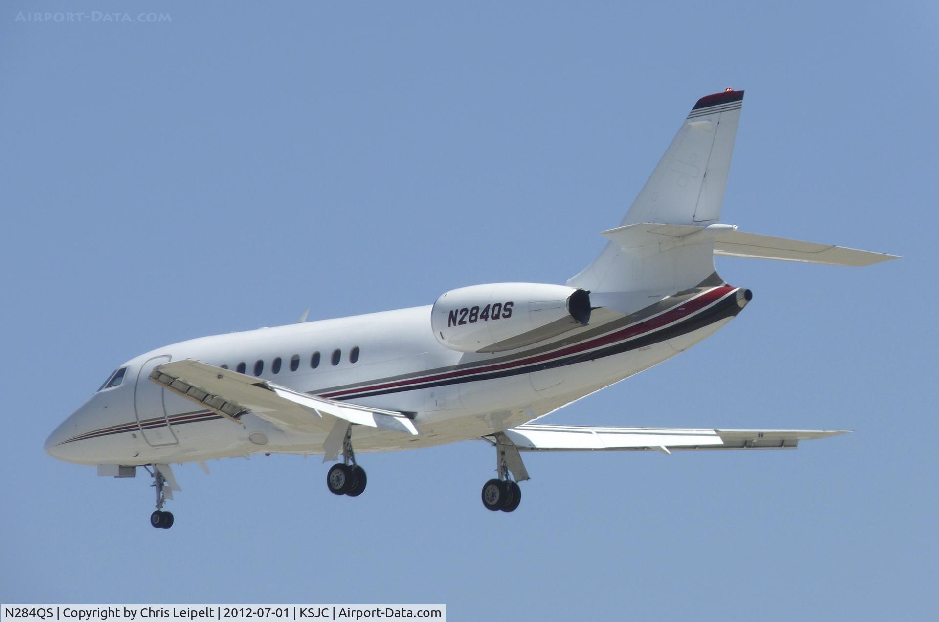 N284QS, 2002 Dassault Falcon 2000 C/N 185, A 2002 Falcon 2000 (NetJets Aviation) landing on runway 30L at San Jose International Airport, CA.