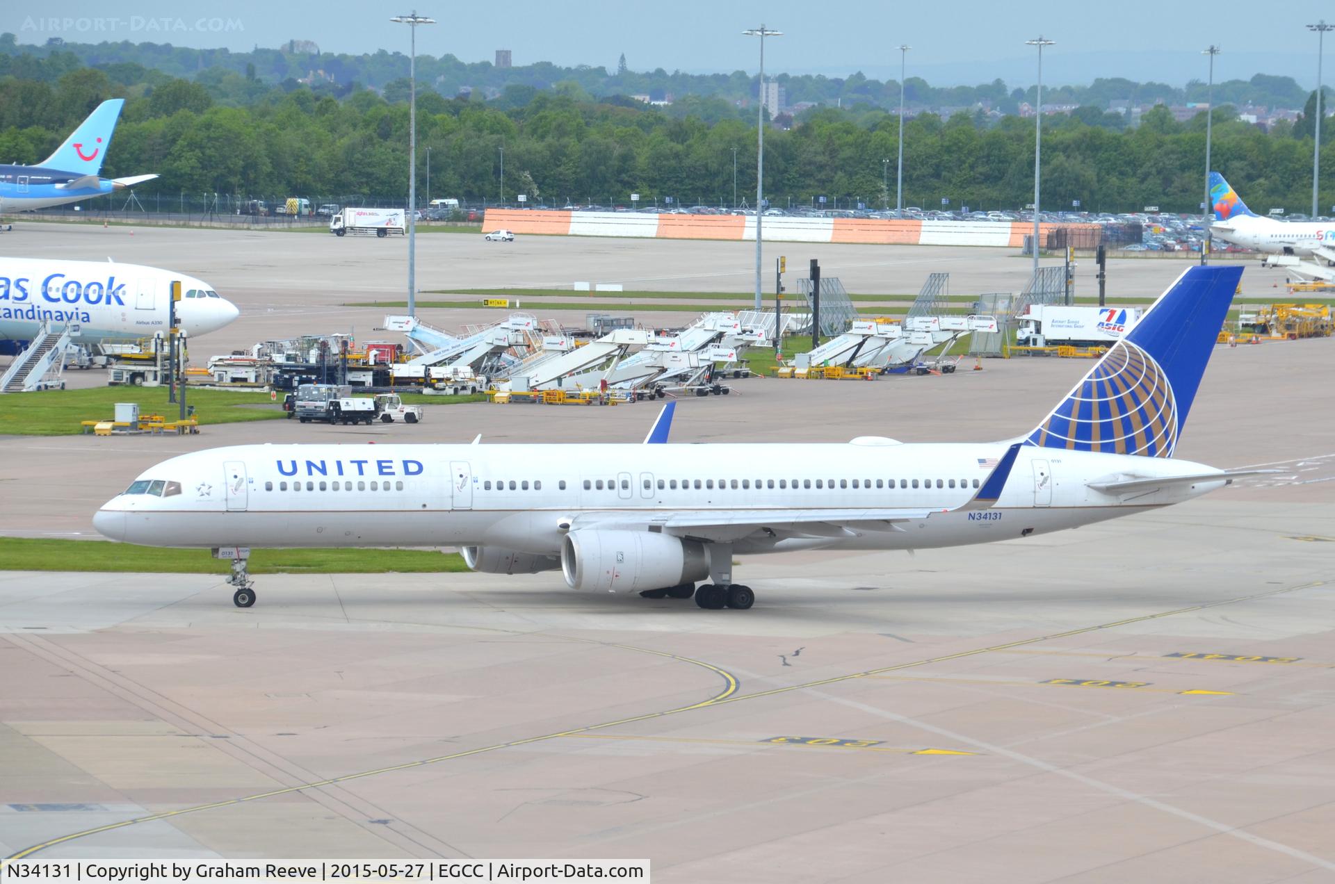 N34131, 1998 Boeing 757-224 C/N 28971, About to depart.