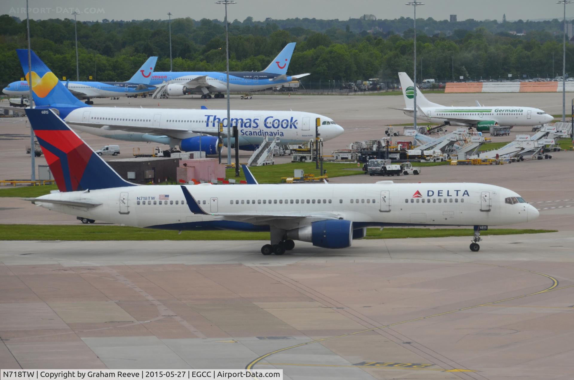 N718TW, 1999 Boeing 757-231 C/N 28486, Just landed at Manchester.