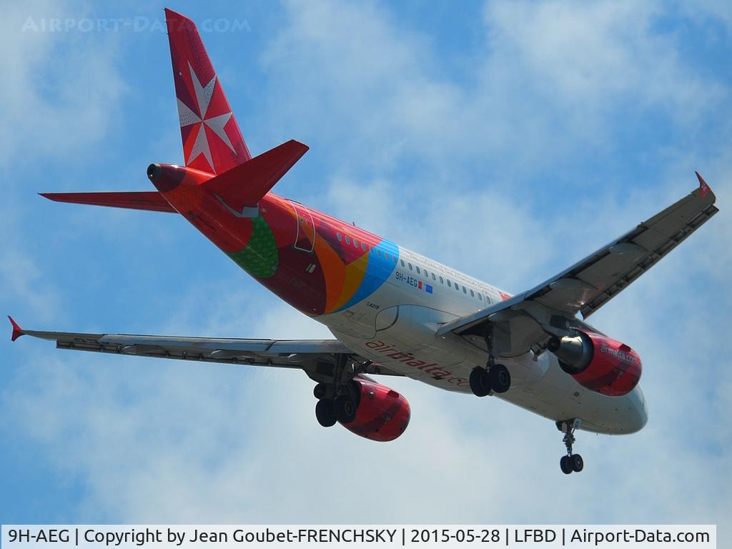 9H-AEG, 2003 Airbus A319-112 C/N 2113, KM7470 from Malta via La Rochelle landing runway 23