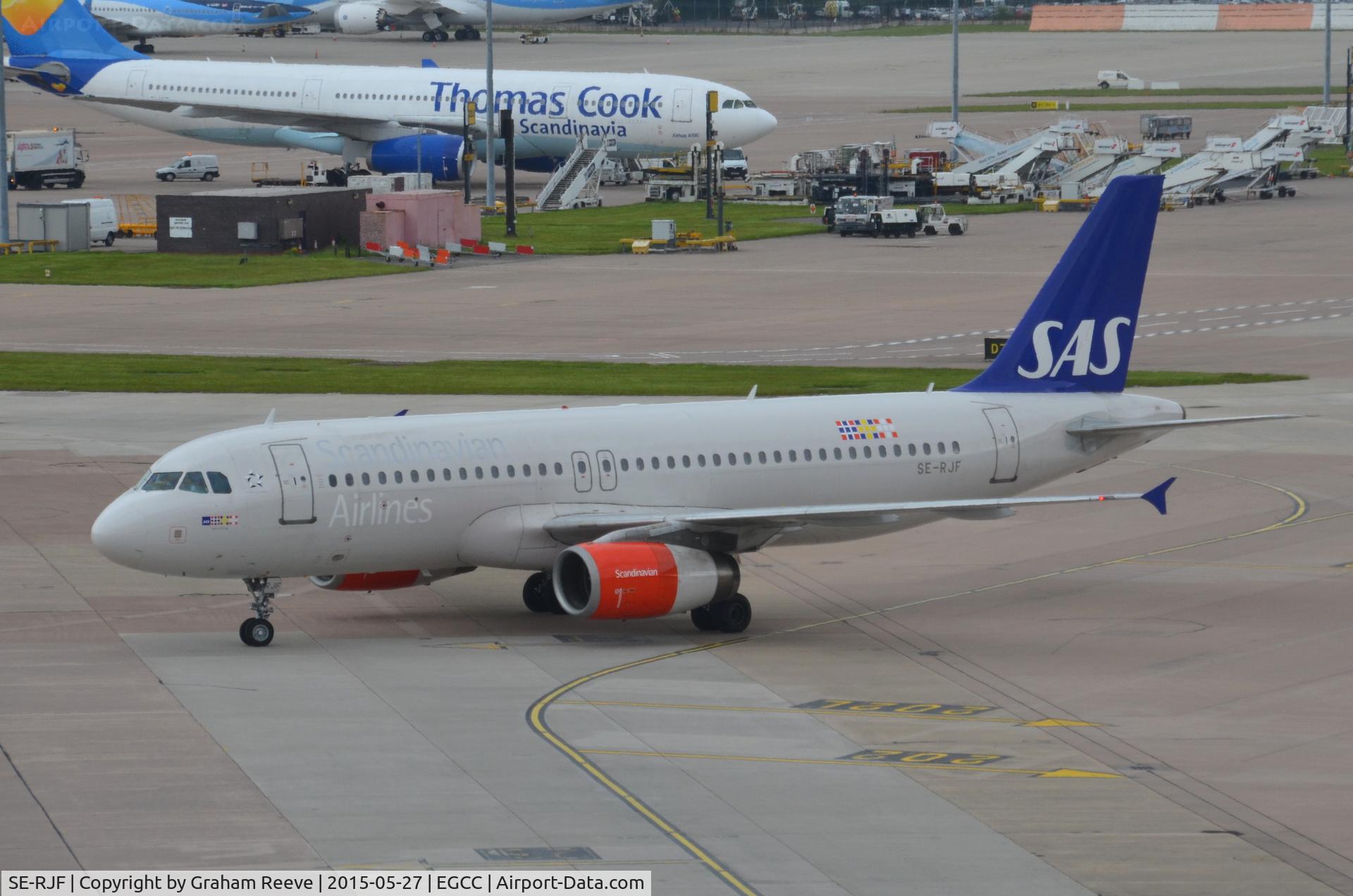 SE-RJF, 2000 Airbus A320-232 C/N 1383, Just landed at Manchester.