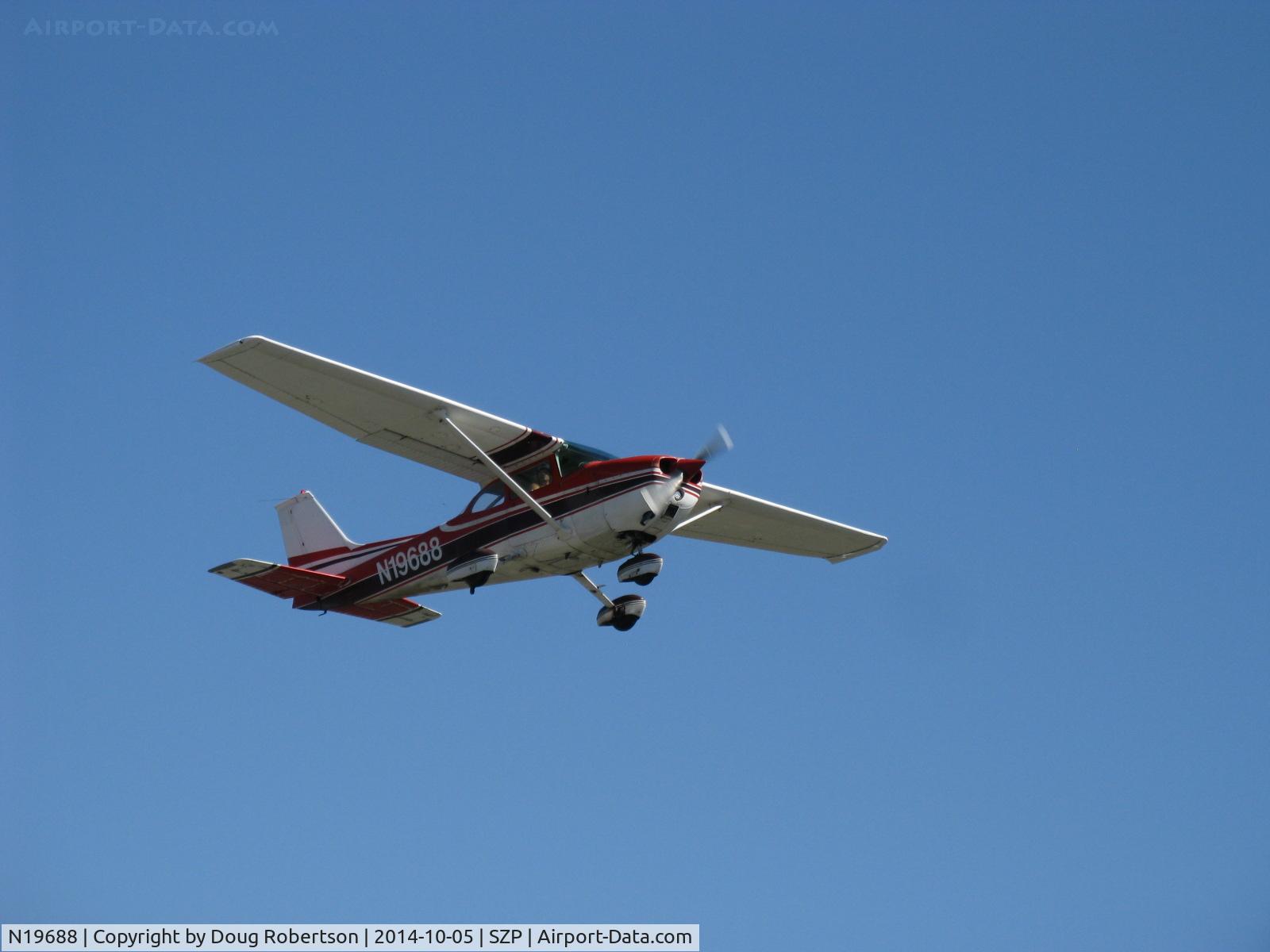 N19688, 1972 Cessna 172L C/N 17260671, 1972 Cessna 172L SKYHAWK, Lycoming O-320-E2A 150 Hp, takeoff climb Rwy 22