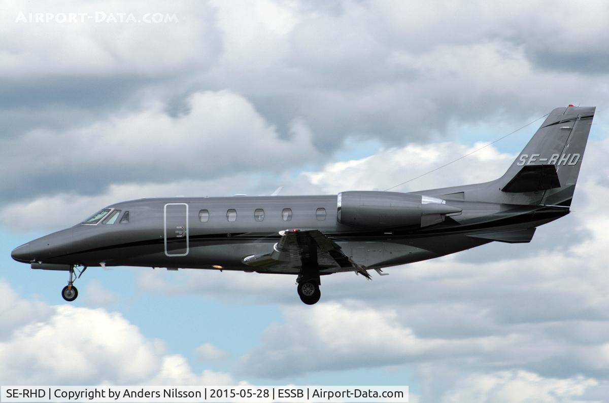 SE-RHD, 2015 Cessna 560XL Citation C/N 560-6185, On short final runway 30.