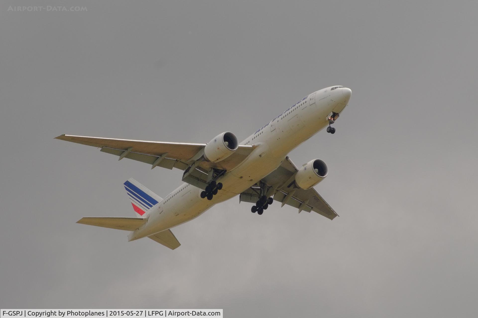 F-GSPJ, 1999 Boeing 777-228/ER C/N 29009, CDG approach