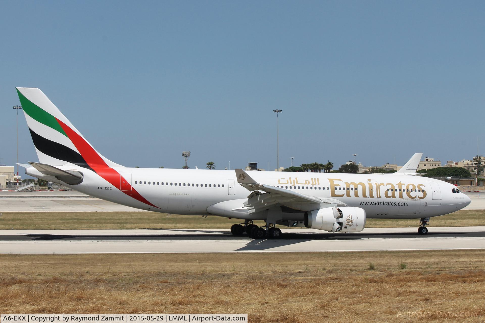 A6-EKX, 2000 Airbus A330-243 C/N 326, A330 A6-EKX Emirates Airlines