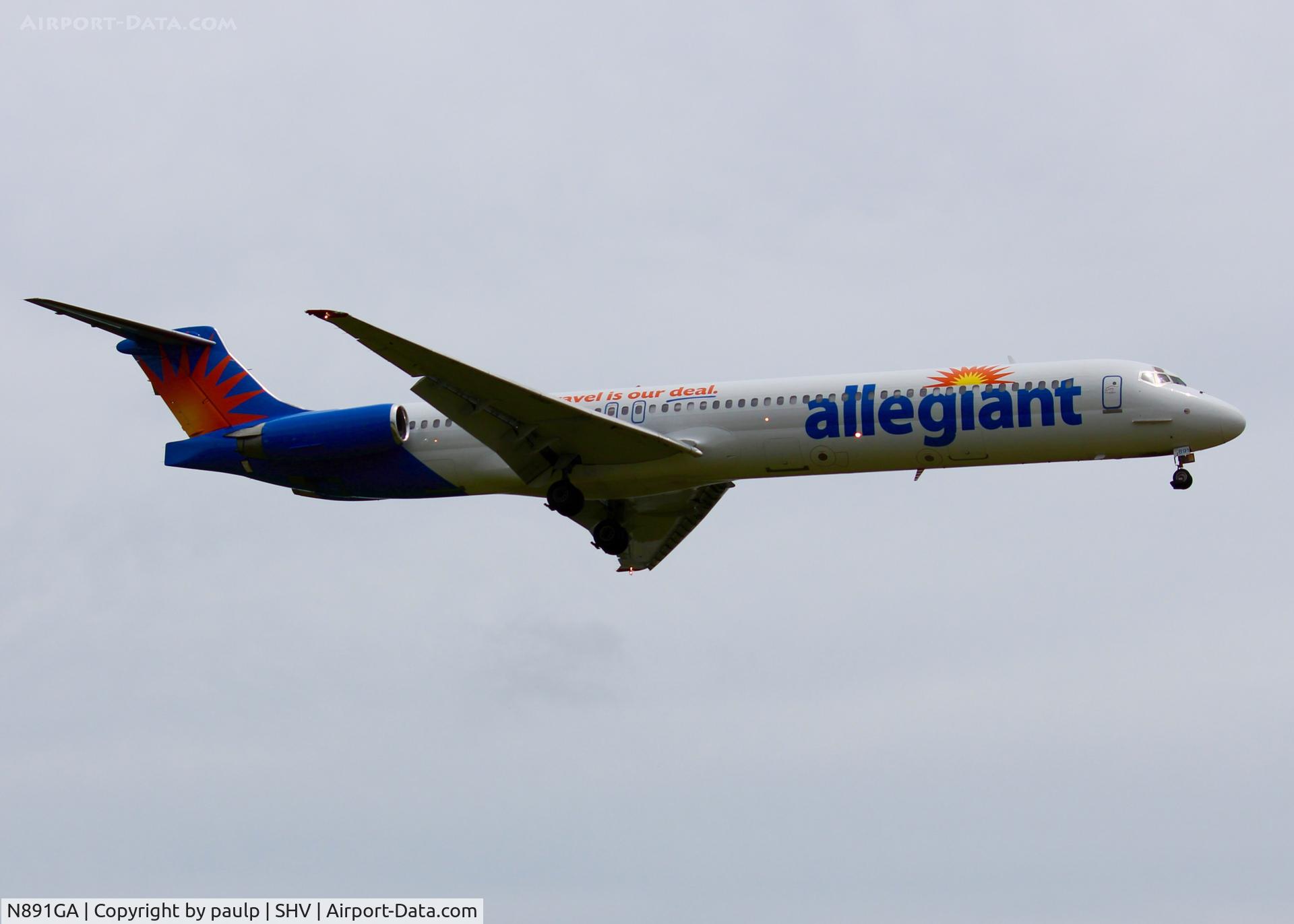 N891GA, 1986 McDonnell Douglas MD-83 (DC-9-83) C/N 49423, Landing in Shreveport.