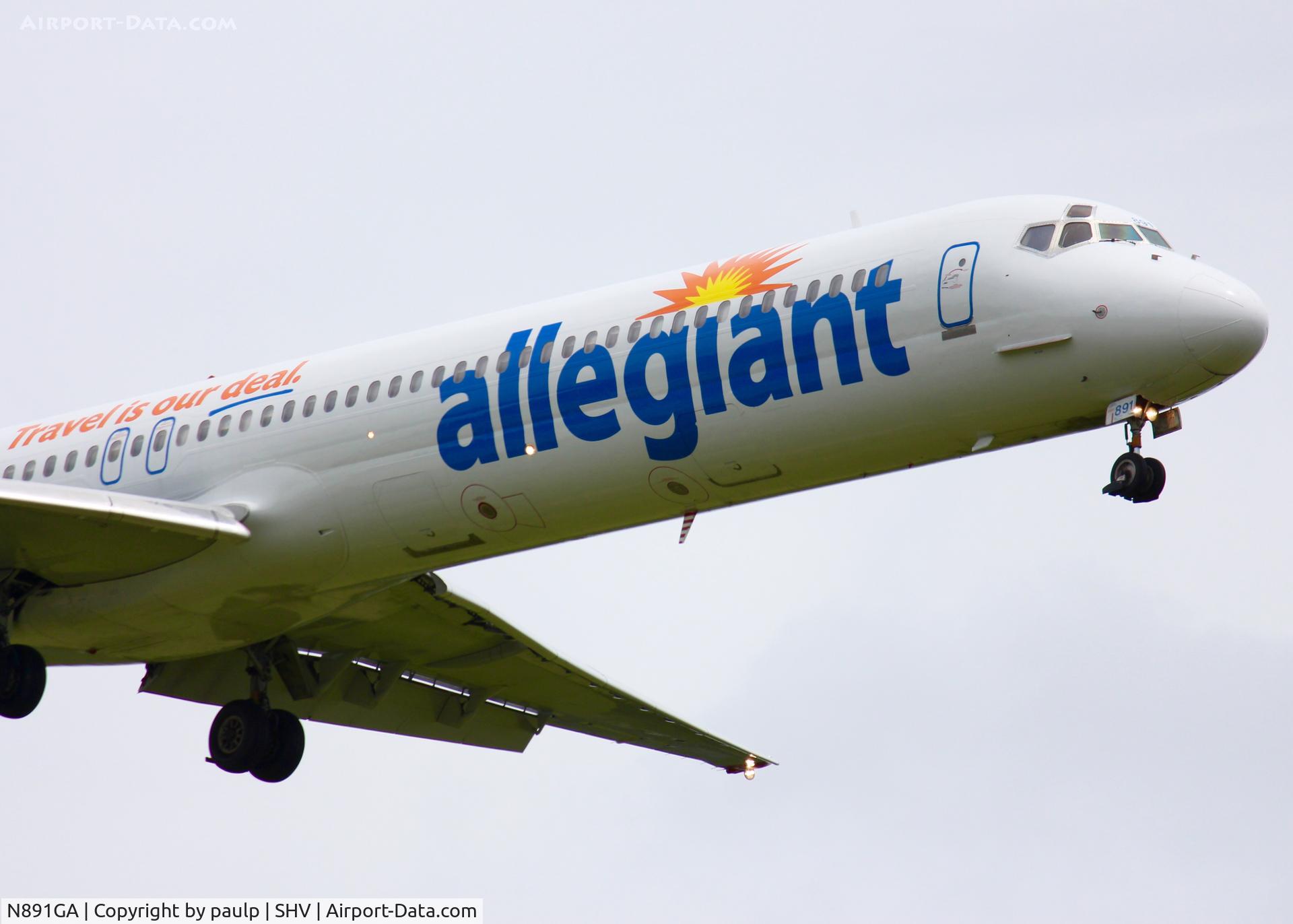 N891GA, 1986 McDonnell Douglas MD-83 (DC-9-83) C/N 49423, Landing in Shreveport.
