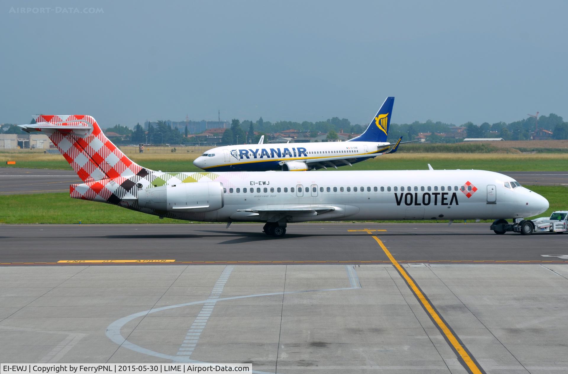 EI-EWJ, 2003 Boeing 717-2BL C/N 55171/5121, Volotea B717 pushed-back in Bergamo.
