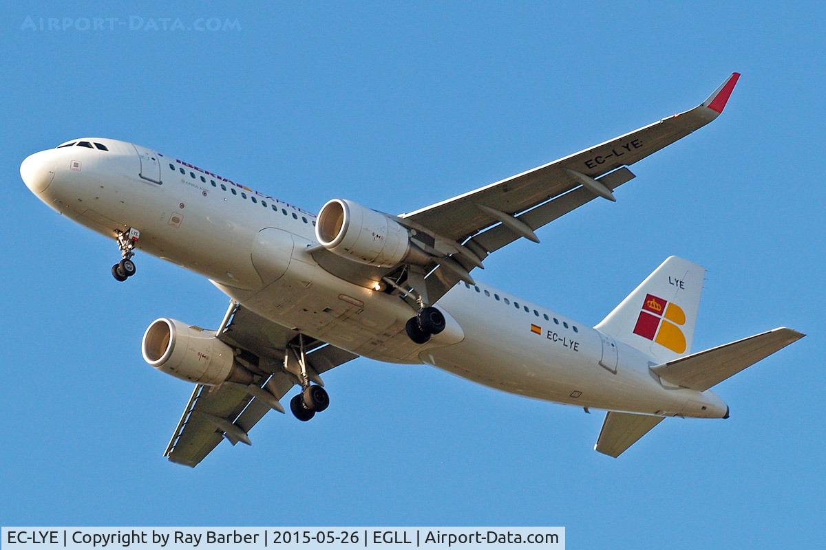 EC-LYE, 2013 Airbus A320-216 C/N 5729, Airbus A320-216(SL) [5729] (Iberia Express) Home~G 26/05/2015. On approach 27R.