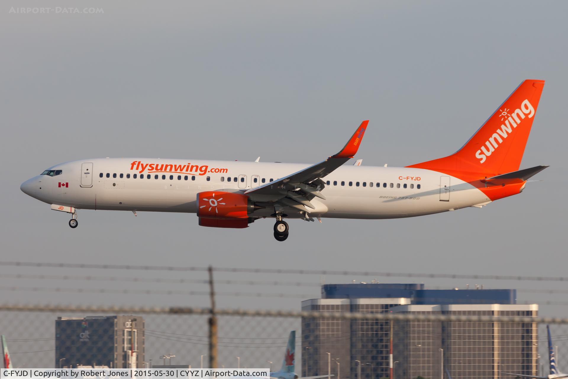 C-FYJD, 2015 Boeing 737-8Q8 C/N 41807, Landing 24R at Toronto Pearson.