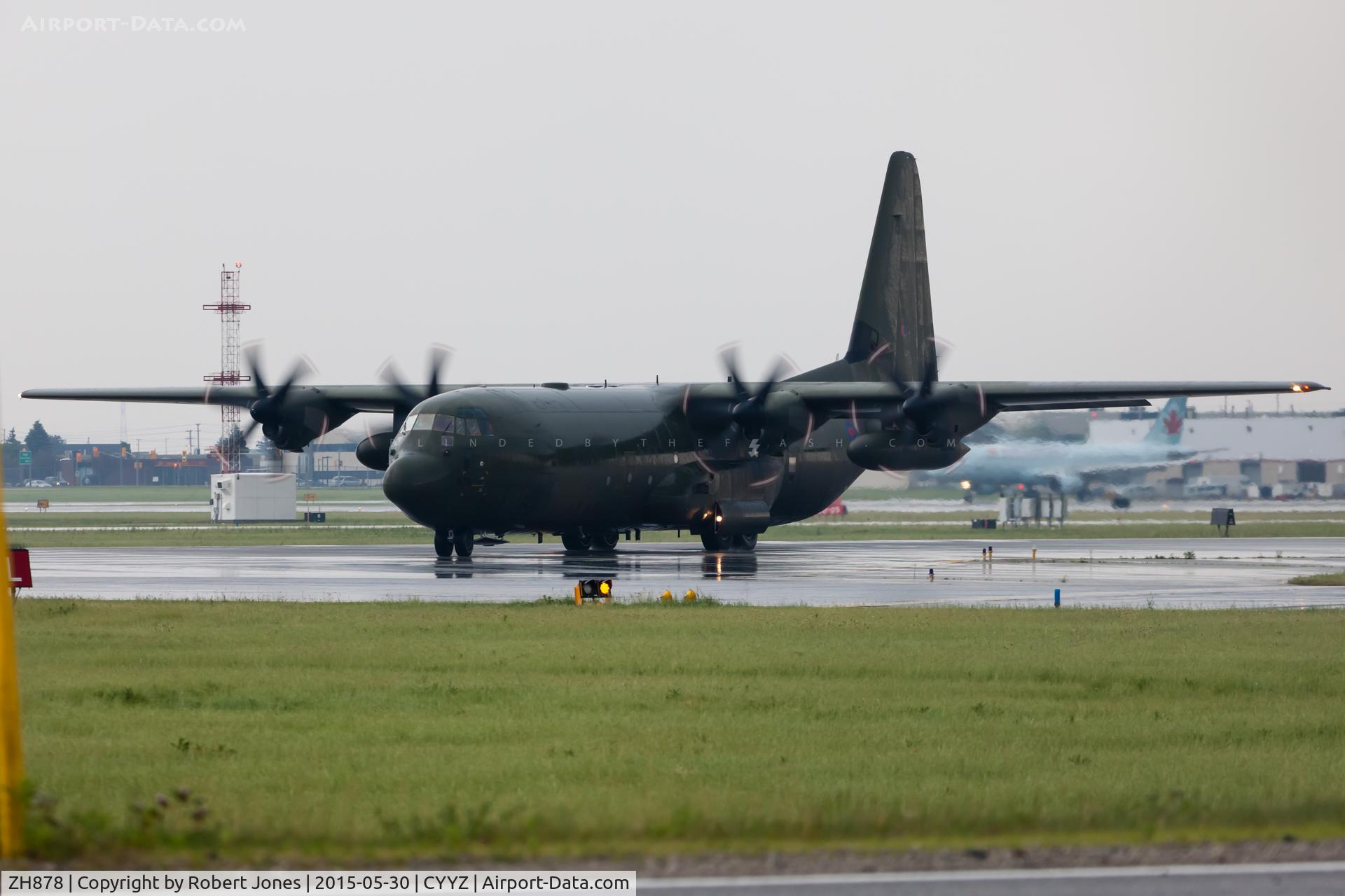 ZH878, 1998 Lockheed Martin C-130J-30 Hercules C.4 C/N 382-5462, Taxiing at Toronto Pearson