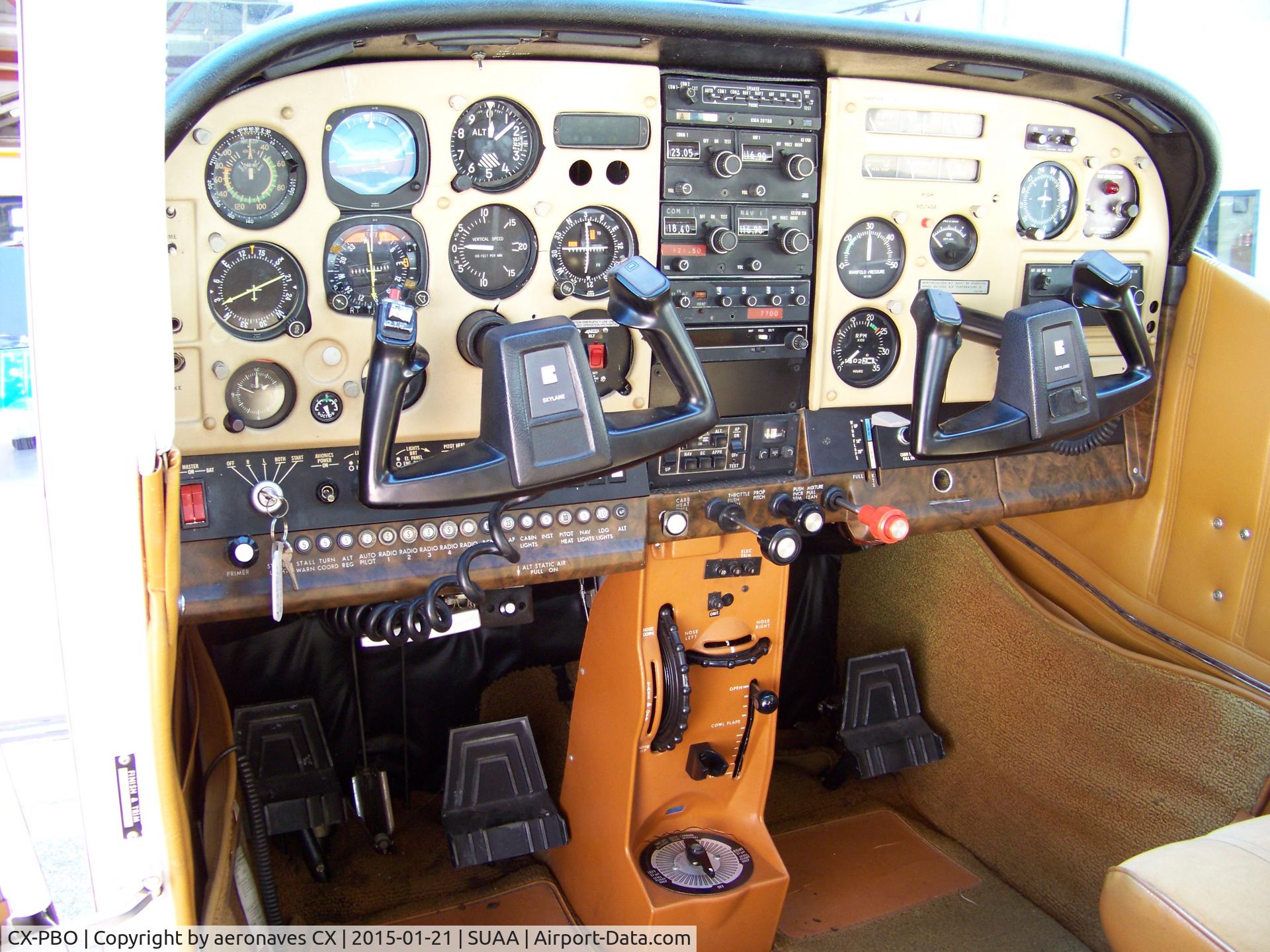CX-PBO, Cessna 182Q Skylane Skylane C/N 18266162, Cabina instrumentos.