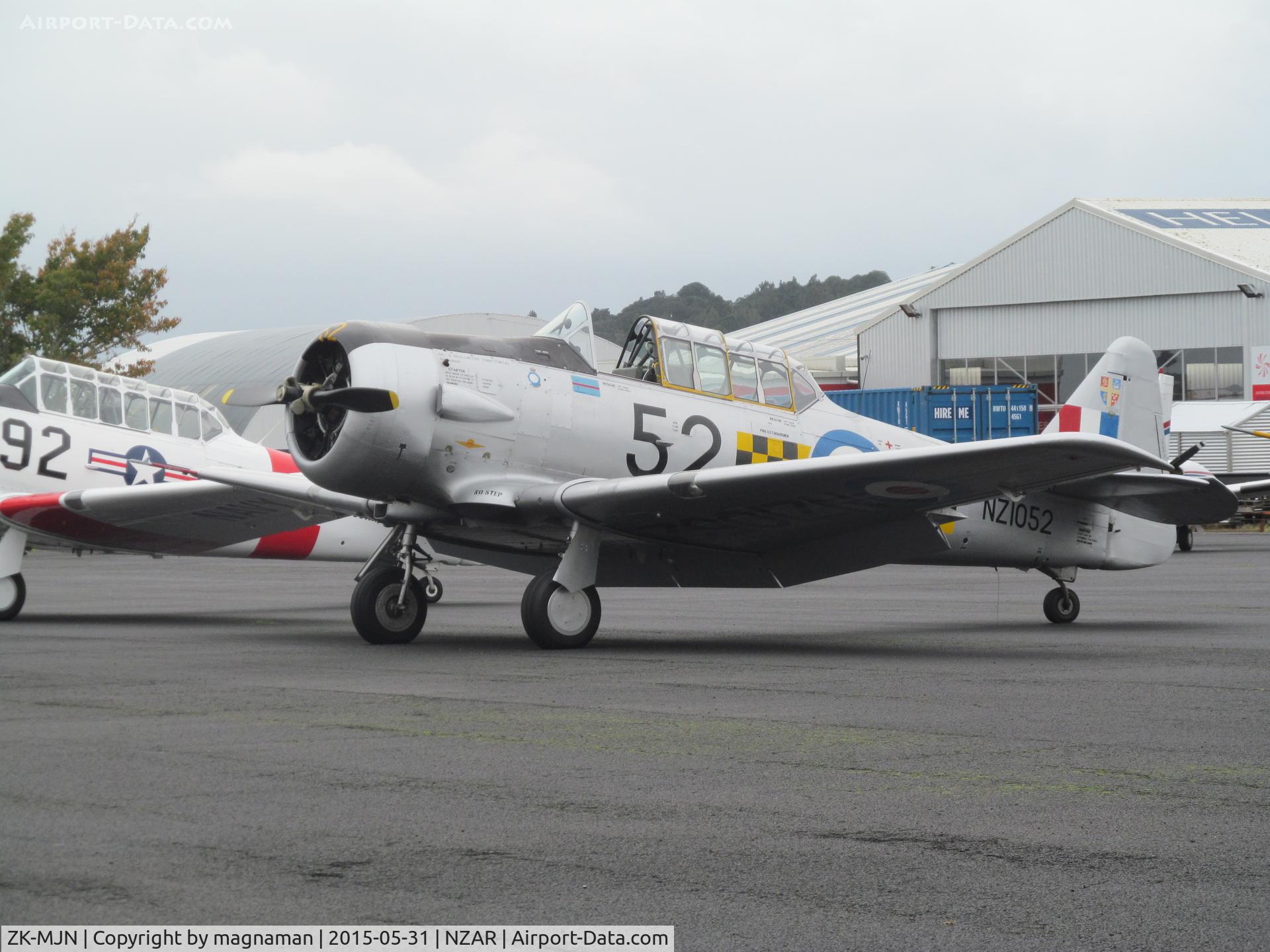 ZK-MJN, North American AT-6C Harvard IIA C/N 88-13909, At open day Ardmore (ZK-MJN)