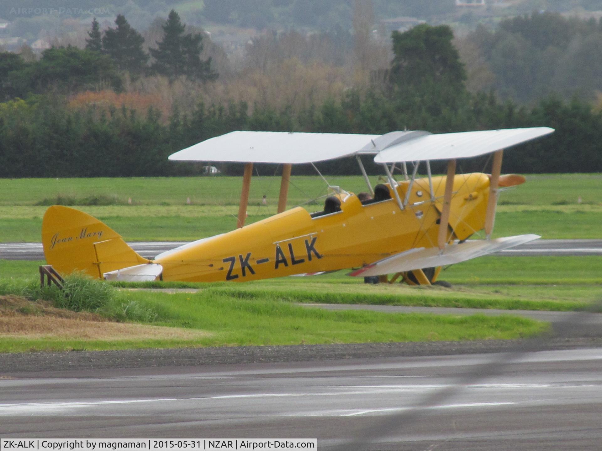 ZK-ALK, 1939 De Havilland DH-82A Tiger Moth II C/N 3795, viewed from apron at open day