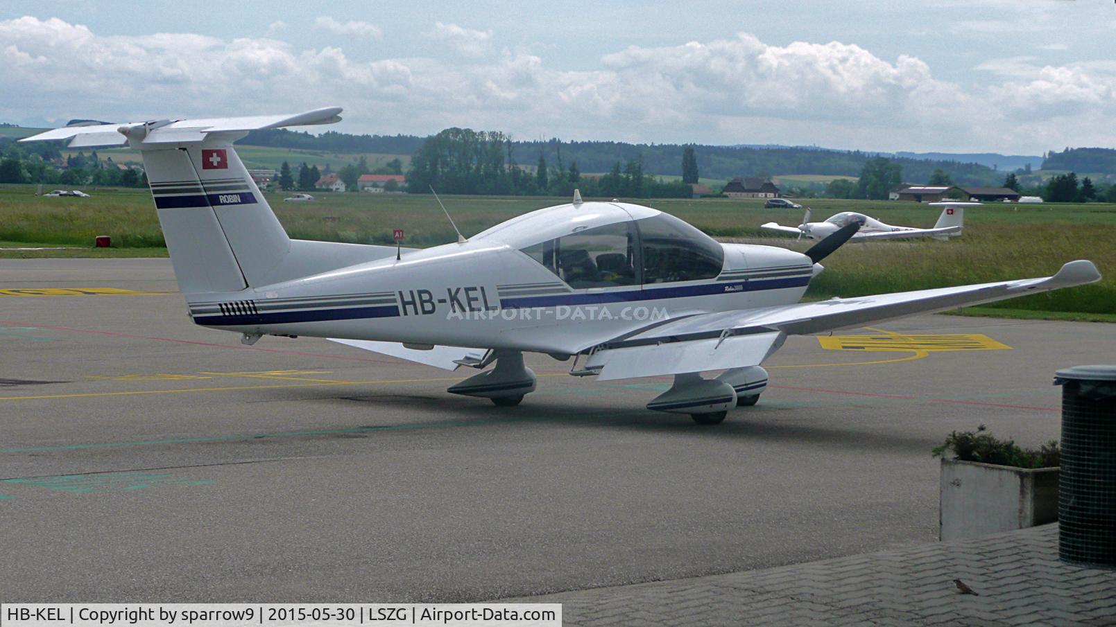 HB-KEL, 1986 Robin R-3000-160 C/N 123, waiting for the crew