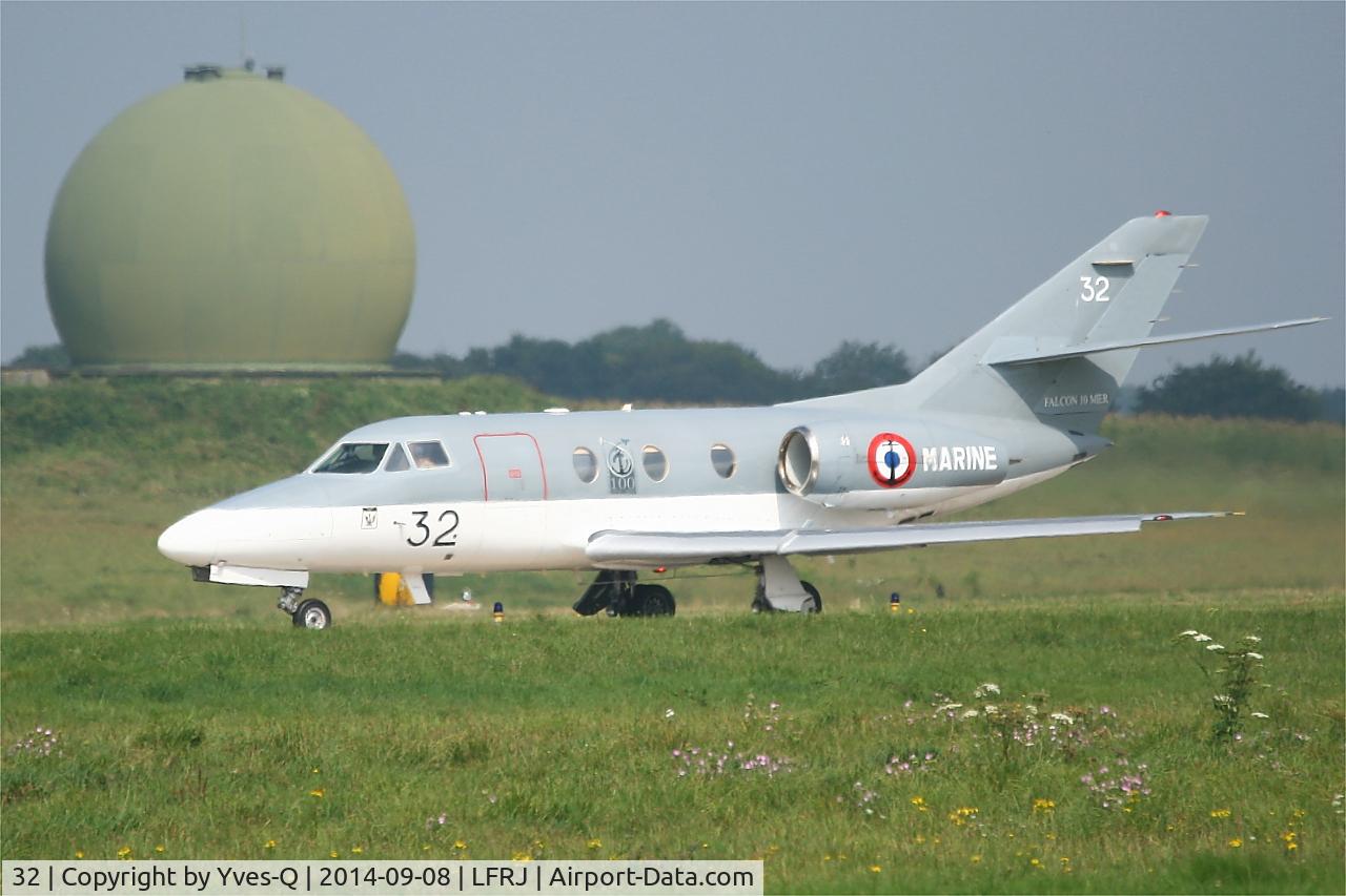 32, 1974 Dassault Falcon 10MER C/N 32, Dassault Falcon 10 MER, Taxiing to holding point rwy 08, Landivisiau Naval Air Base (LFRJ)