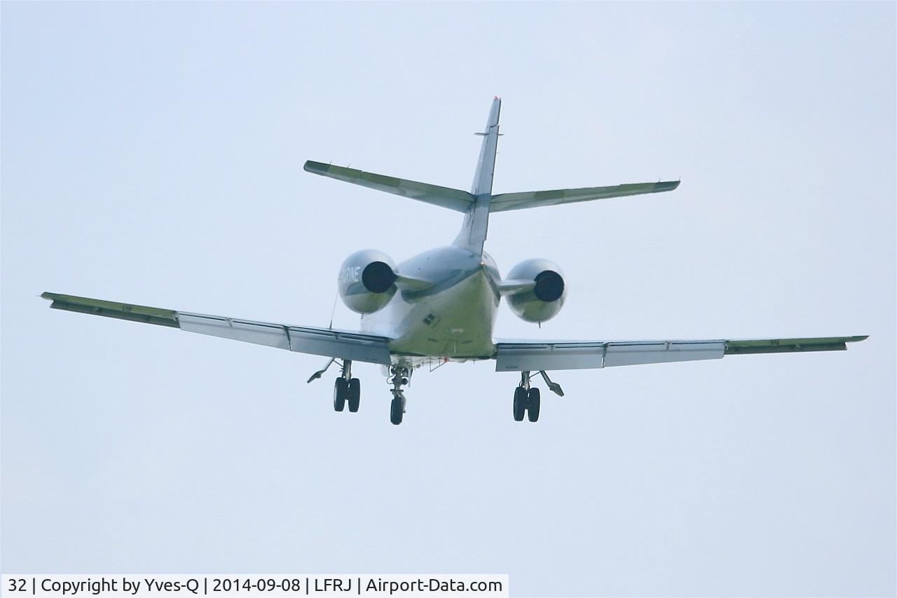 32, 1974 Dassault Falcon 10MER C/N 32, Dassault Falcon 10MER, On final rwy 08, Landivisiau Naval Air Base (LFRJ)