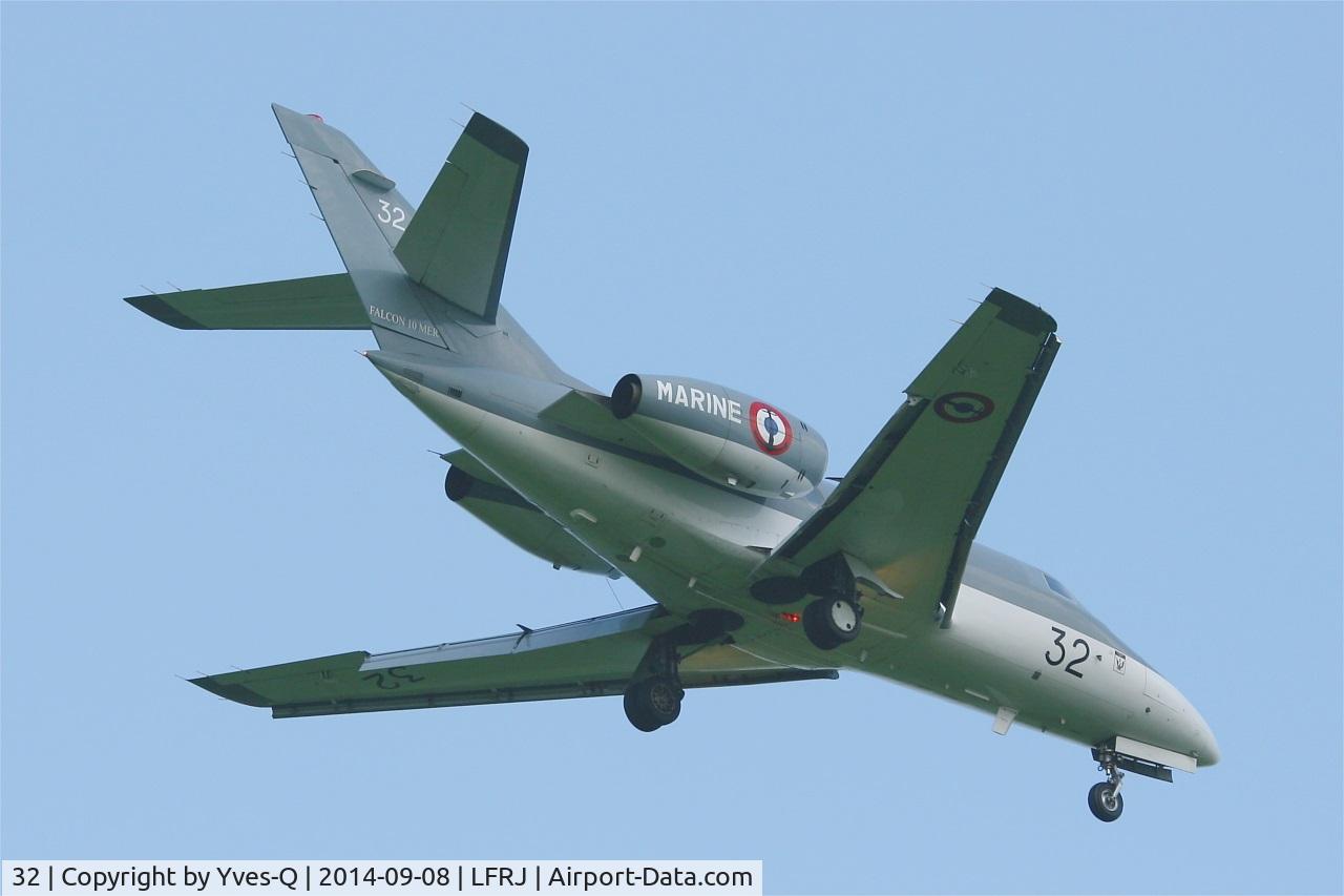 32, 1974 Dassault Falcon 10MER C/N 32, Dassault Falcon 10MER, Short approach rwy 08, Landivisiau Naval Air Base (LFRJ)