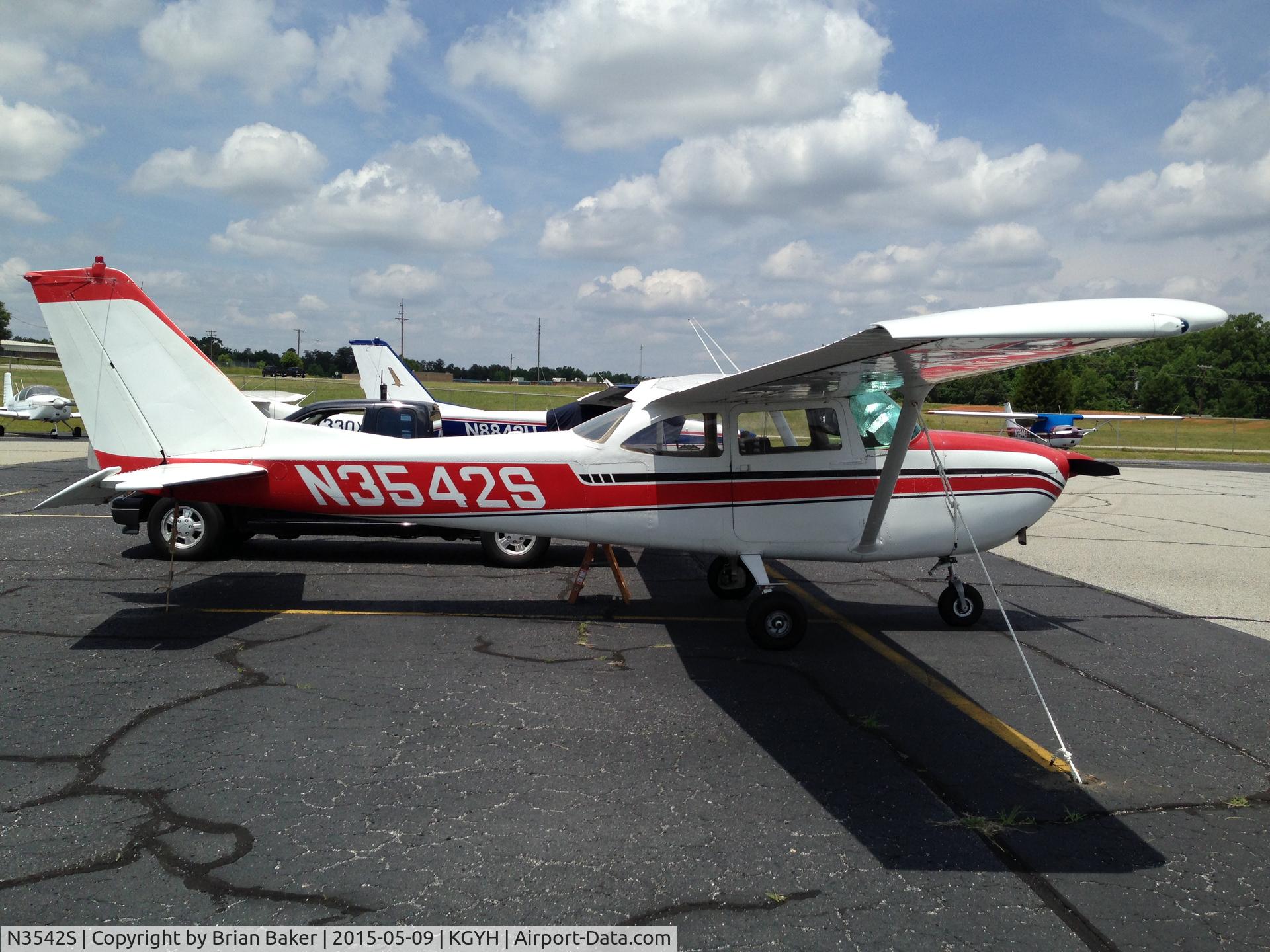 N3542S, 1963 Cessna 172E C/N 17250742, Sitting on the ramp.