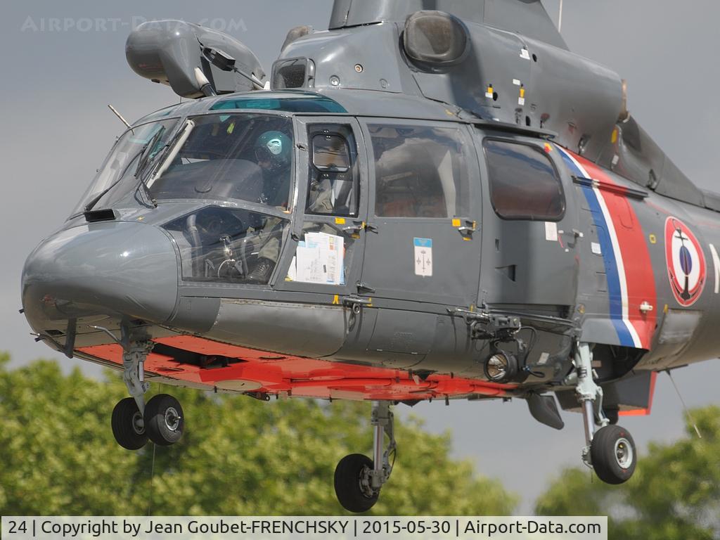 24, Aerospatiale AS-365N Dauphin 2 C/N 6024, French Navy training in Bordeaux town