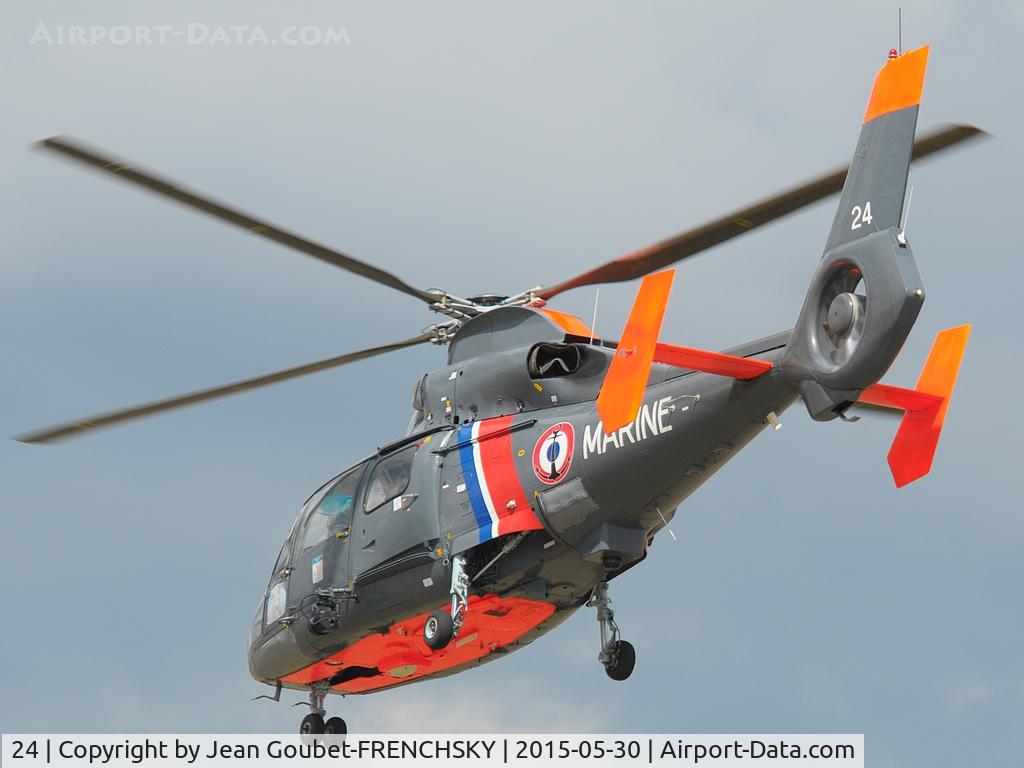 24, Aerospatiale AS-365N Dauphin 2 C/N 6024, French Navy training in Bordeaux town
