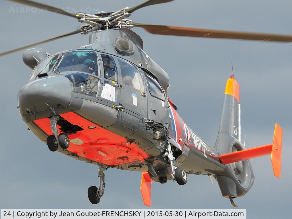 24, Aerospatiale AS-365N Dauphin 2 C/N 6024, French Navy training in Bordeaux town