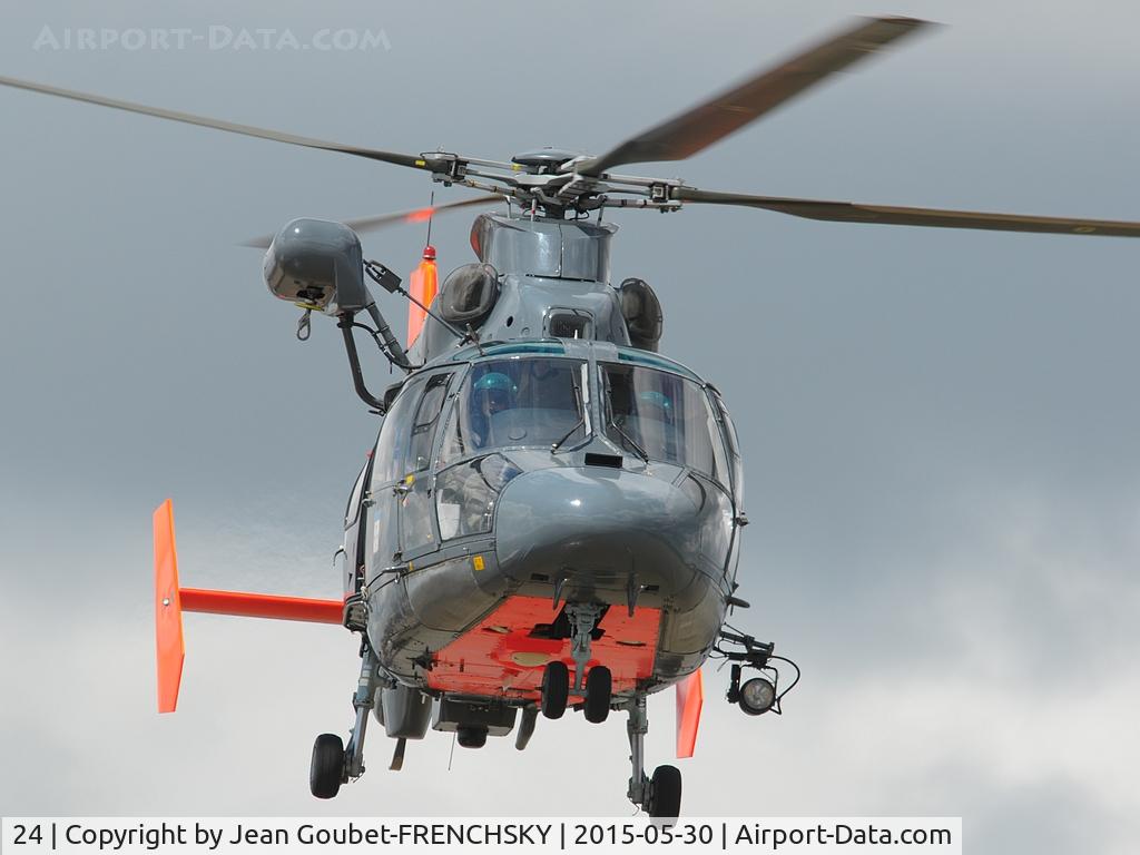 24, Aerospatiale AS-365N Dauphin 2 C/N 6024, French Navy training in Bordeaux town