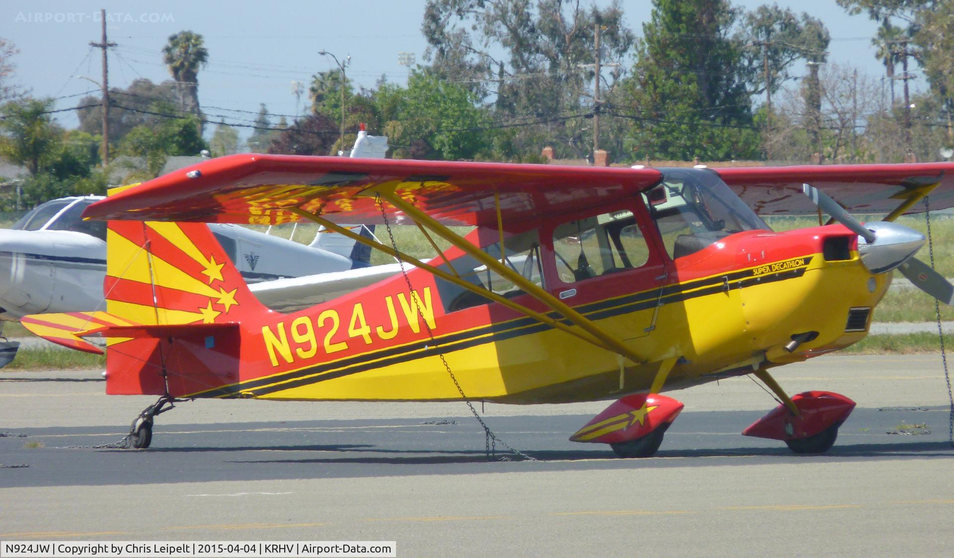 N924JW, 2000 American Champion 8KCAB Decathlon C/N 860-2000, A local 2000 American Champion 8KCAB at transient parking after dropping off some passengers at Reid Hillview Airport, CA.