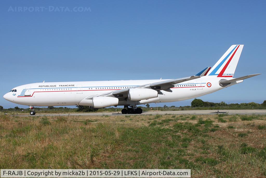 F-RAJB, 1995 Airbus A340-212 C/N 081, Taxiing