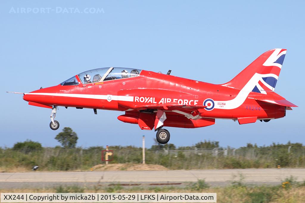 XX244, 1978 Hawker Siddeley Hawk T.1 C/N 080/312080, Landing