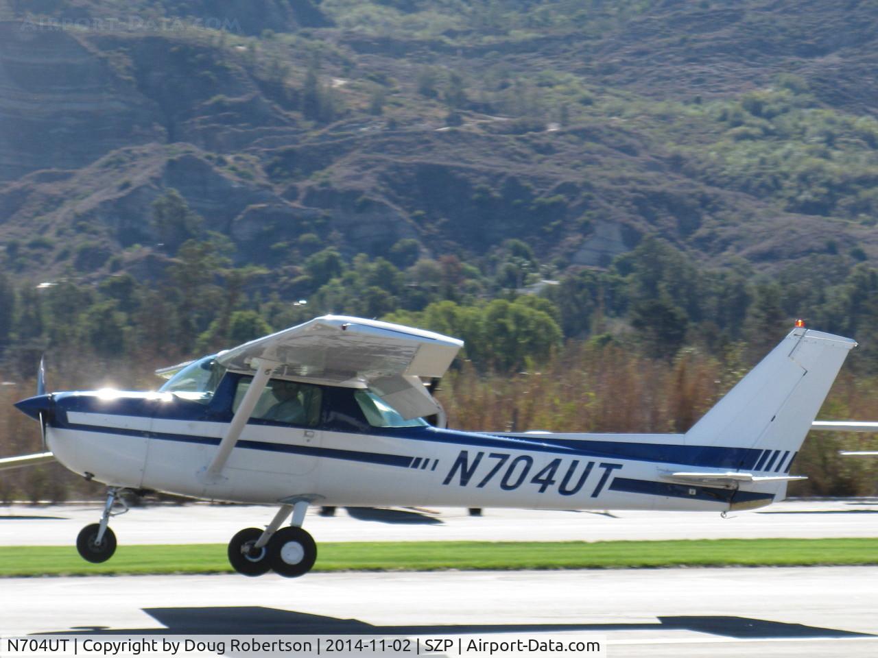 N704UT, 1976 Cessna 150M C/N 15078891, 1976 Cessna 150M, Continental O-200 100 Hp, landing Rwy 04