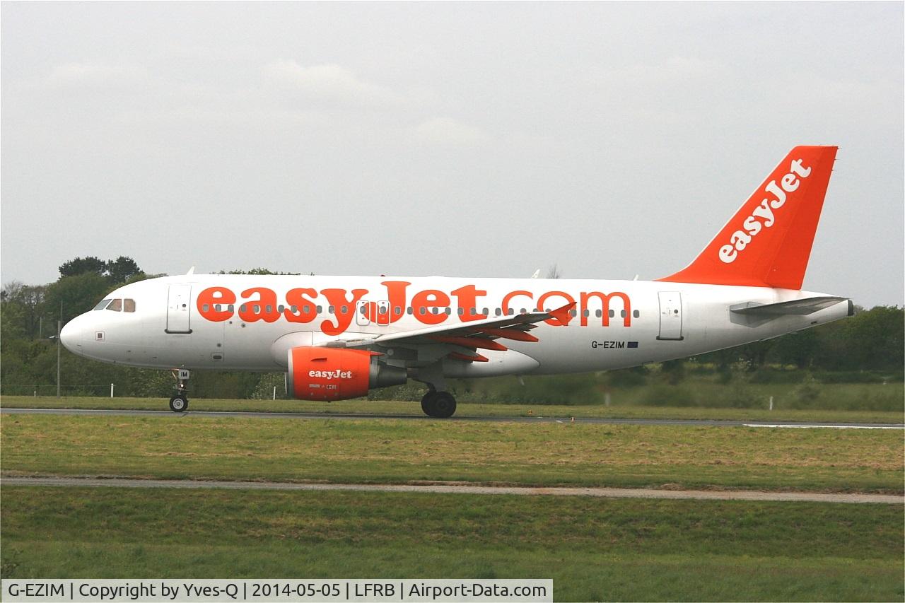 G-EZIM, 2005 Airbus A319-111 C/N 2495, Airbus A319-111, Take off rwy 25L, Brest-Bretagne Airport (LFRB-BES)