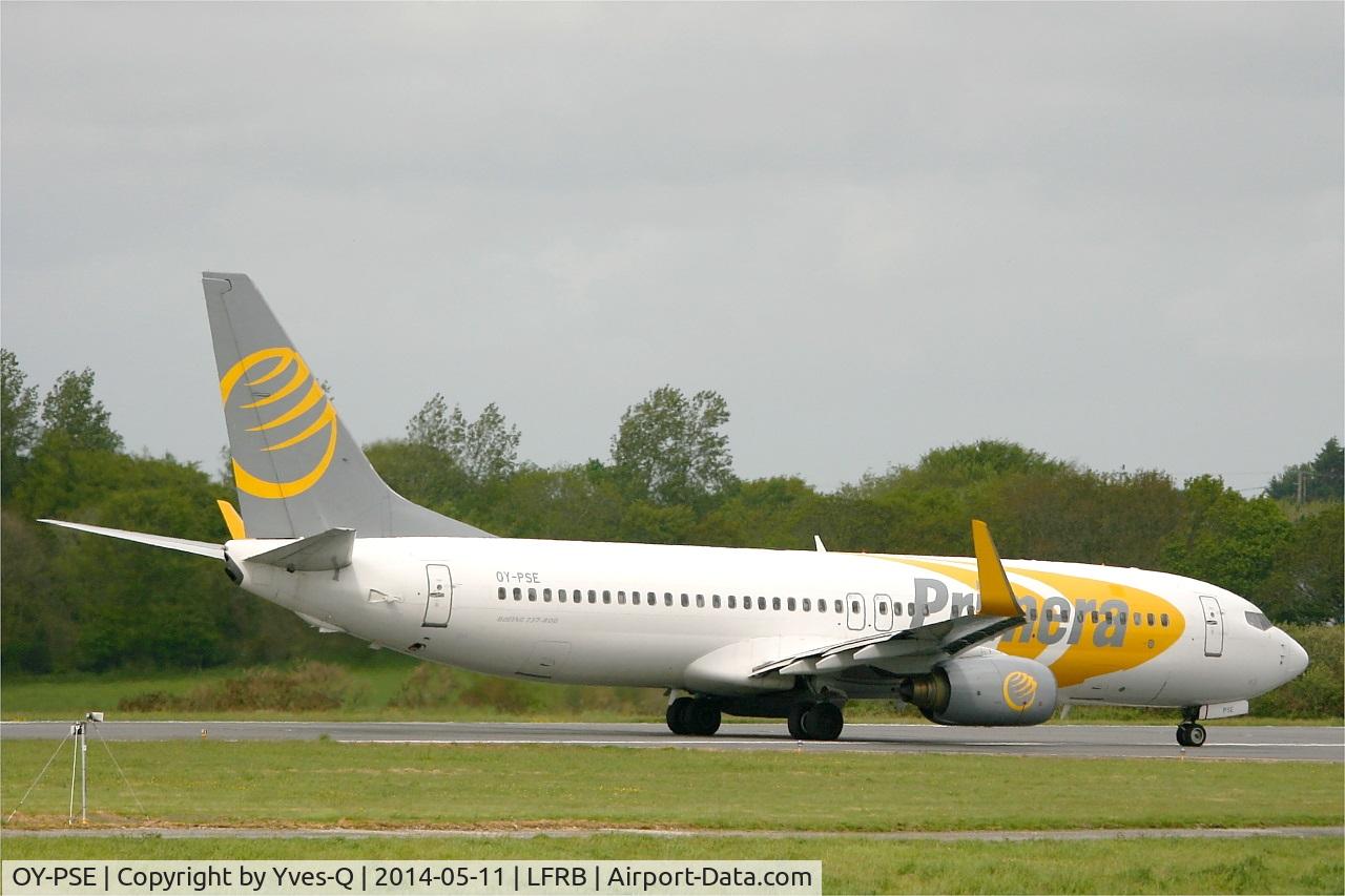 OY-PSE, 2000 Boeing 737-809 C/N 30664, Boeing 737-809, Taxiing to holding point rwy 25L, Brest-Bretagne Airport (LFRB-BES)
