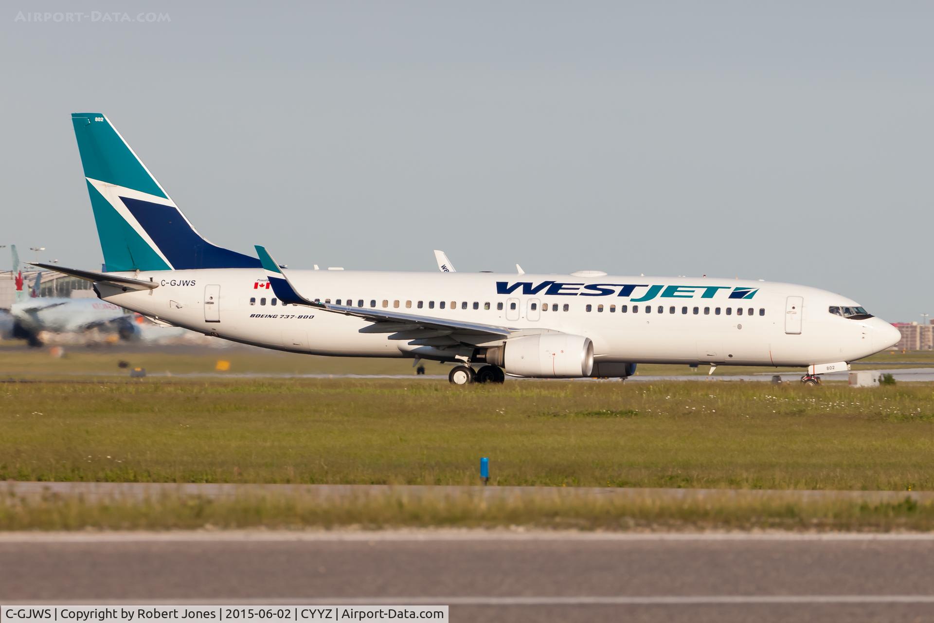 C-GJWS, 2005 Boeing 737-8CT C/N 34152, Landing in Toronto.