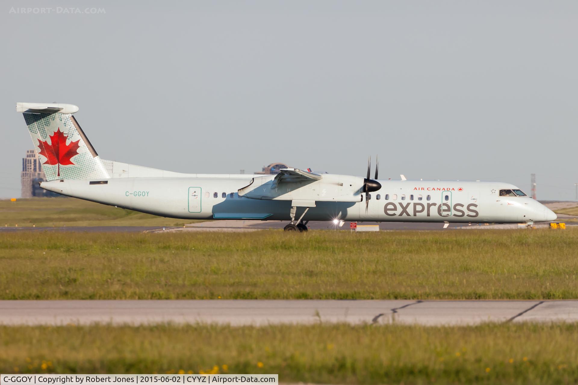 C-GGOY, 2011 De Havilland Canada DHC-8-402Q Dash 8 C/N 4365, Landing in Toronto.