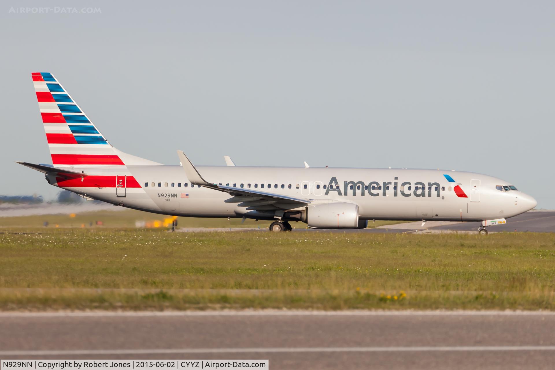 N929NN, 2012 Boeing 737-823 C/N 33322, Landing in Toronto.