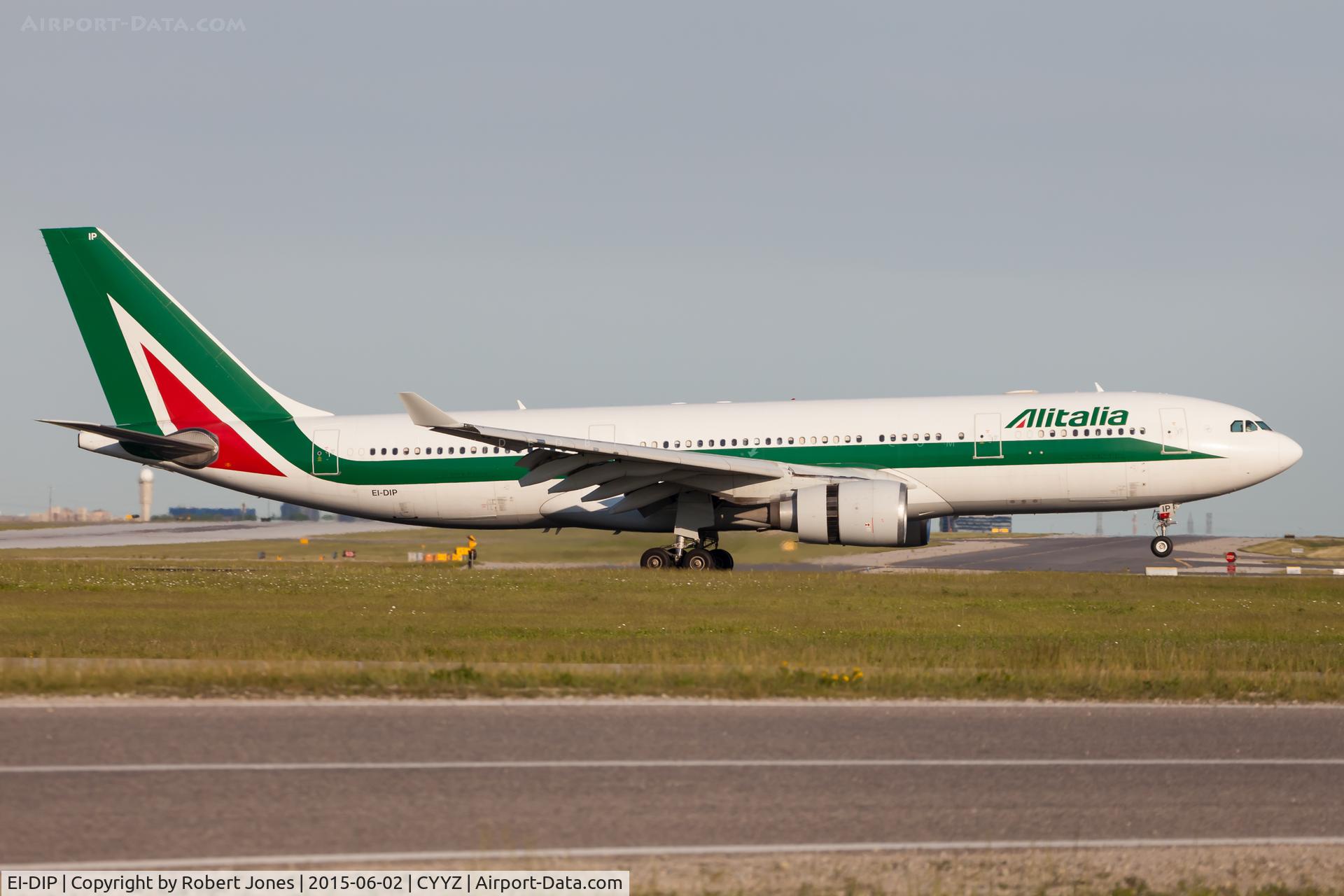 EI-DIP, 2000 Airbus A330-202 C/N 339, Landing in Toronto.