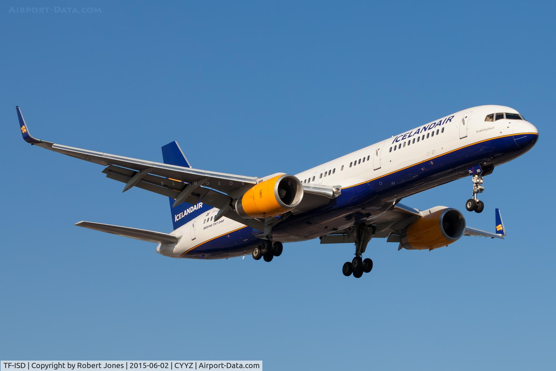 TF-ISD, 1991 Boeing 757-223 C/N 24596, Landing in Toronto.