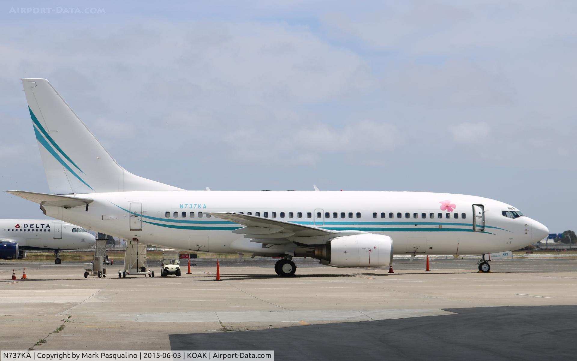 N737KA, 2001 Boeing 737-7BX C/N 30740, Boeing 737-700
