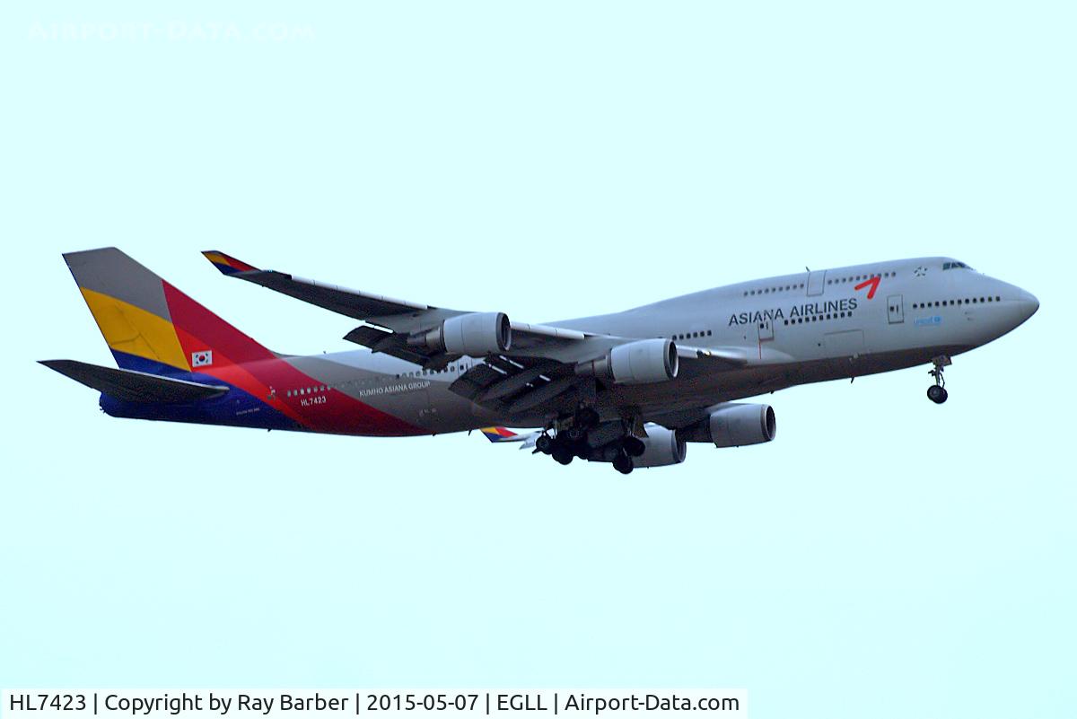 HL7423, 1997 Boeing 747-48EM(F) C/N 27282, Boeing 747-48EM [25782] (Asiana Airlines) Home~G 07/05/2015. On approach 27L.