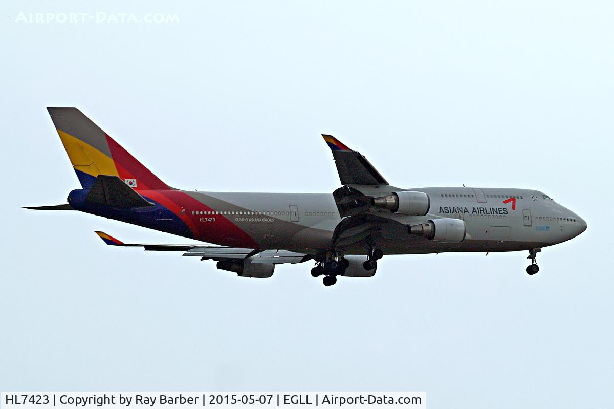 HL7423, 1997 Boeing 747-48EM(F) C/N 27282, Boeing 747-48EM [25782] (Asiana Airlines) Home~G 07/05/2015. On approach 27L.