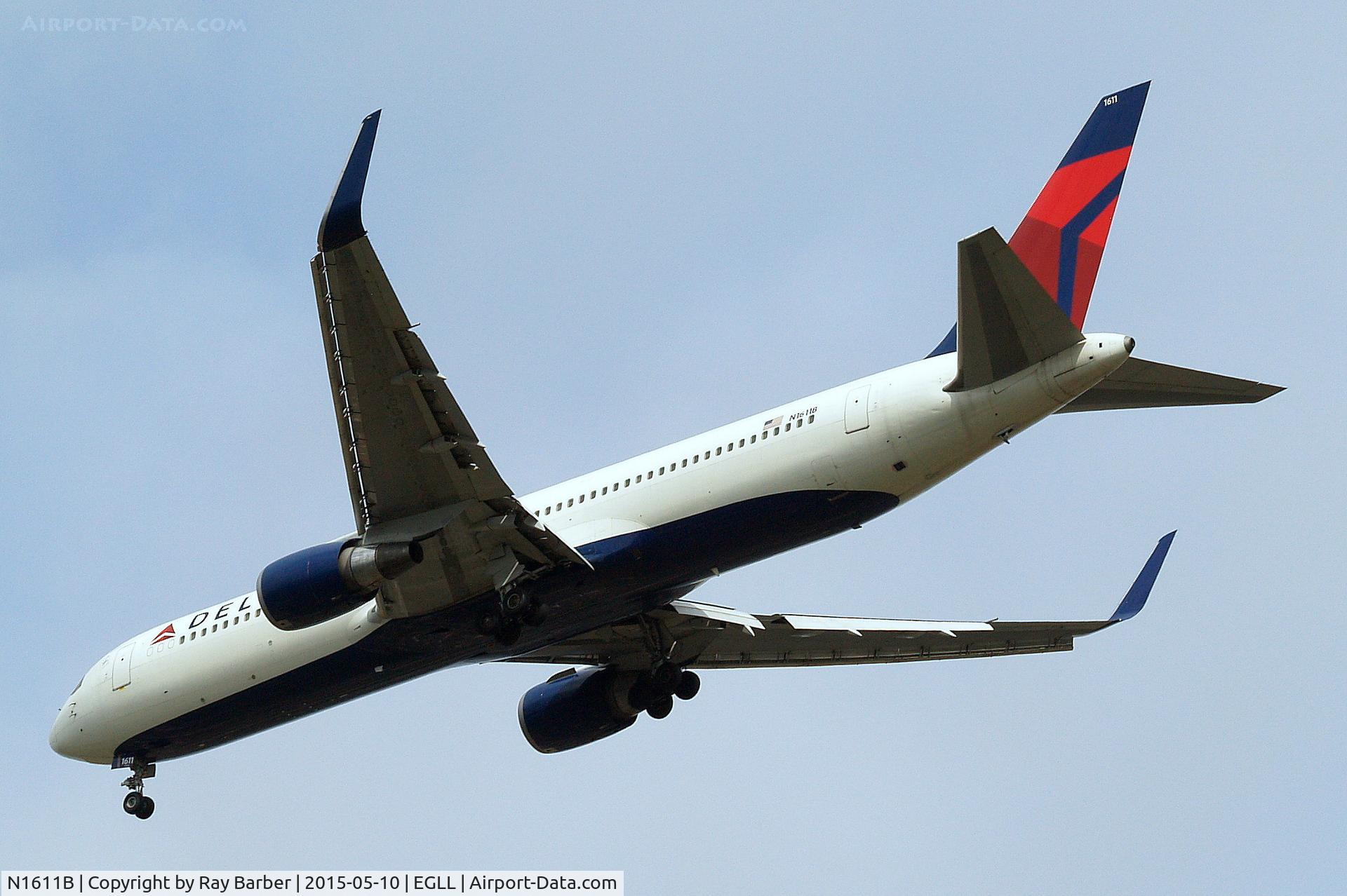 N1611B, 2000 Boeing 767-332/ERF C/N 30595, Boeing 767-332ER [30595] (Delta Air Lines) Home~G 10/05/2015. On approach 27R.