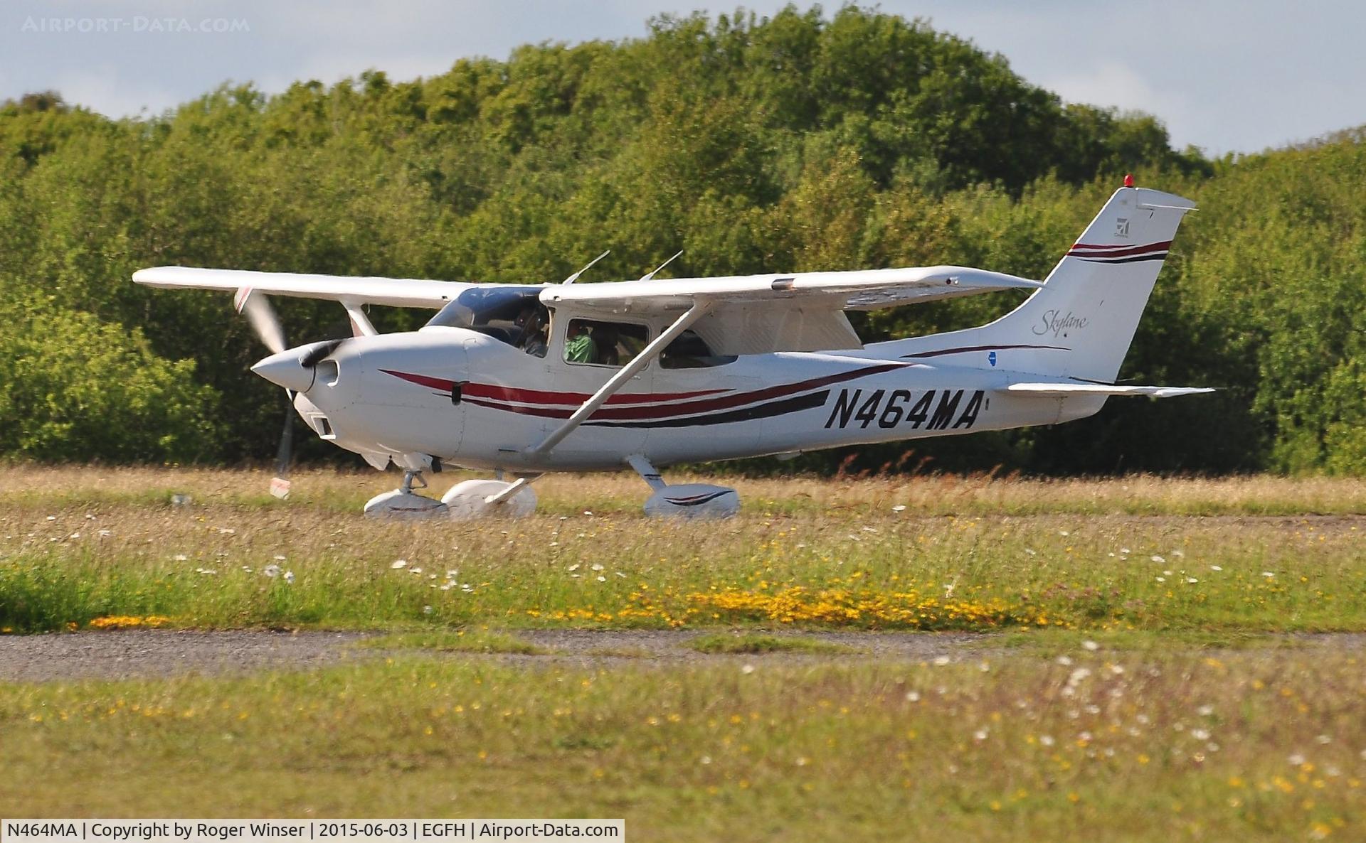 N464MA, 2000 Cessna 182S Skylane C/N 18280822, Resident Cessna Skylane returning to base on Runway 22.