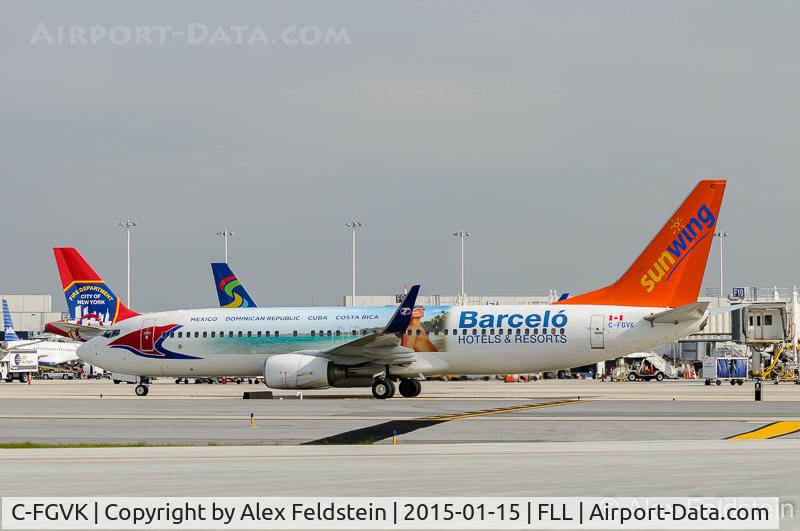 C-FGVK, 2004 Boeing 737-86N C/N 32740, Ft. Lauderdale