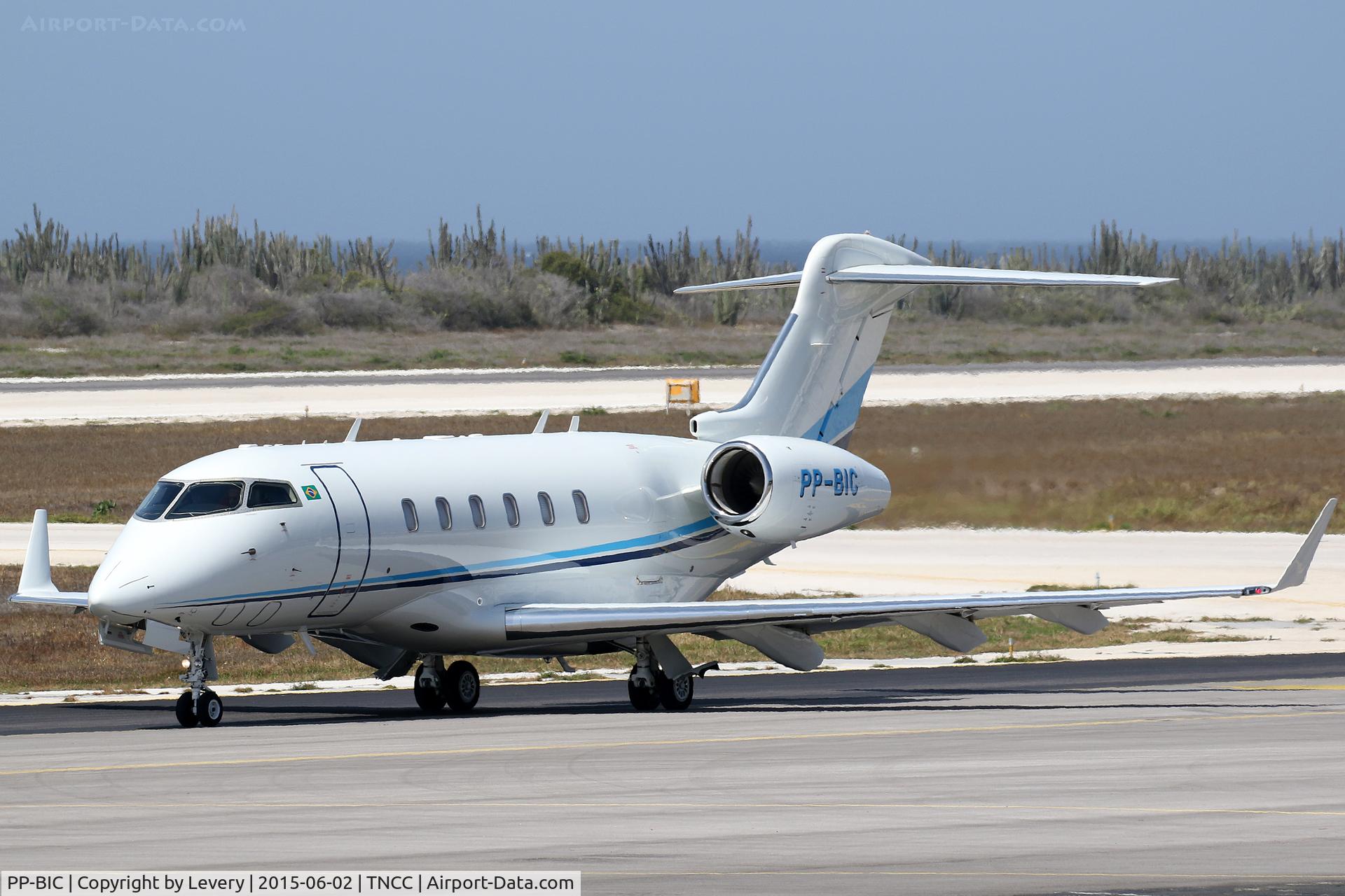 PP-BIC, 2008 Bombardier Challenger 300 (BD-100-1A10) C/N 20208, Taxing!