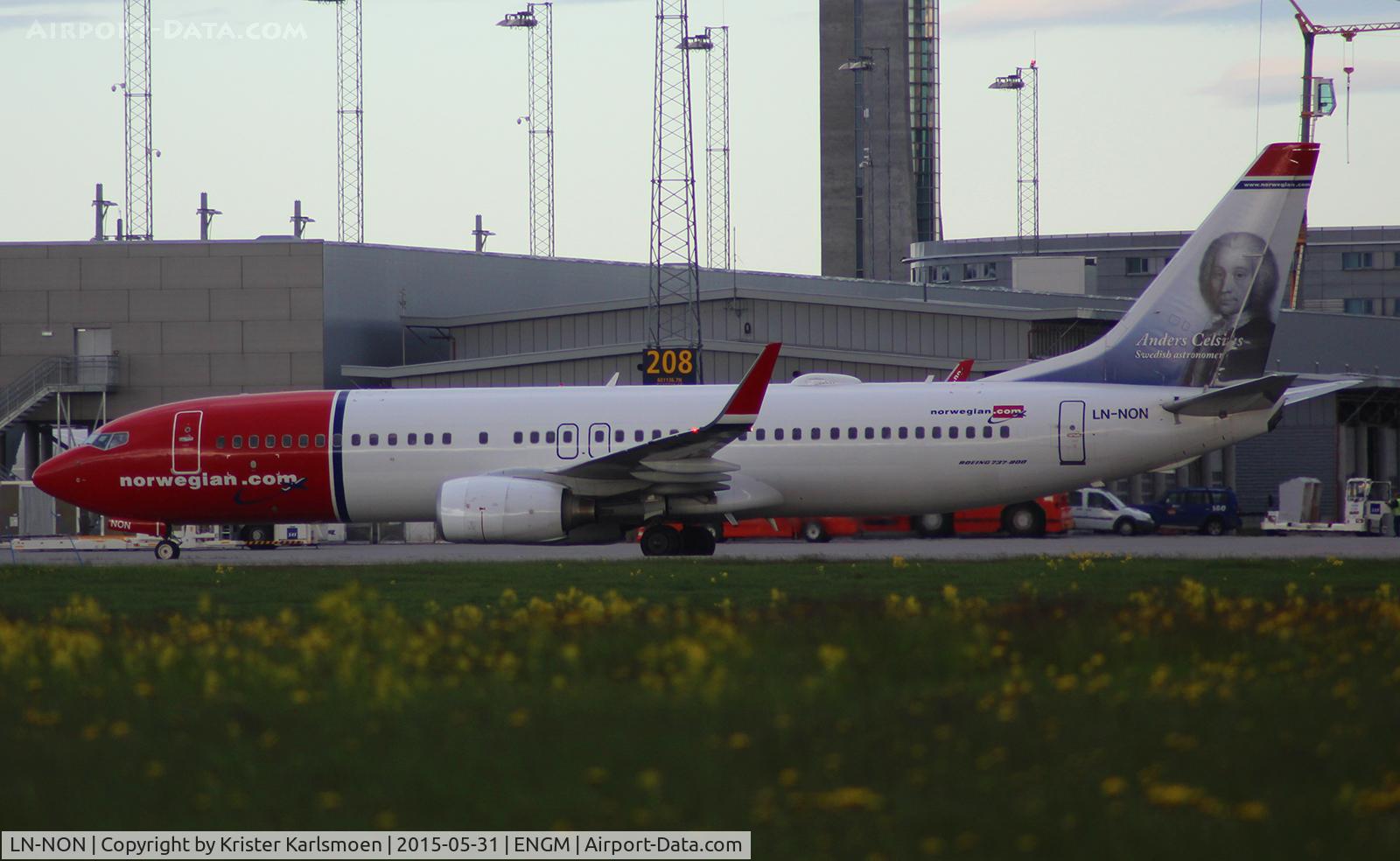 LN-NON, 2000 Boeing 737-86N C/N 28620, Arrived.