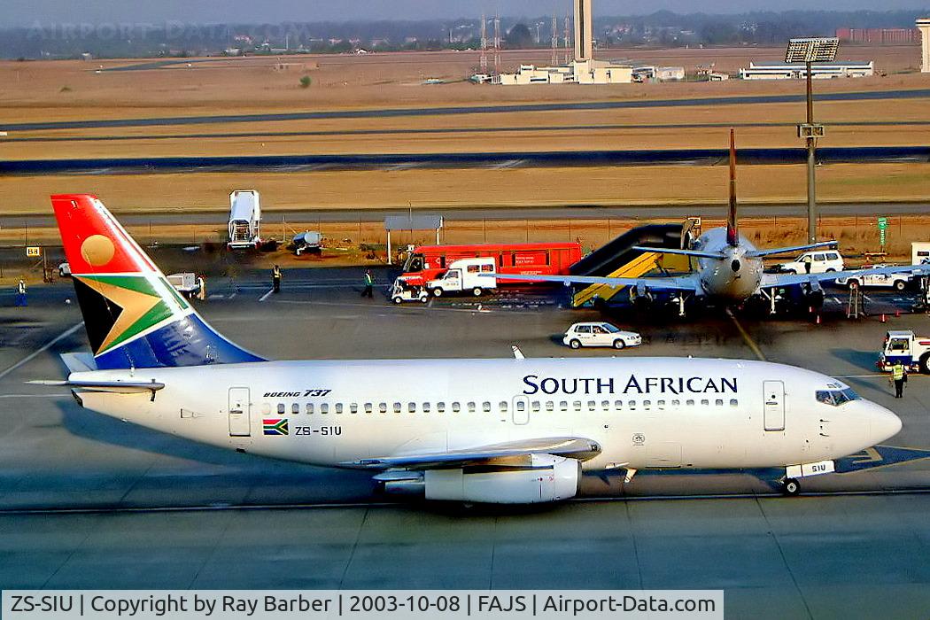 ZS-SIU, 1980 Boeing 737-236 C/N 22026, Boeing 737-236 [22026] (South African Airways) Johannesburg Int~ZS 08/10/2003