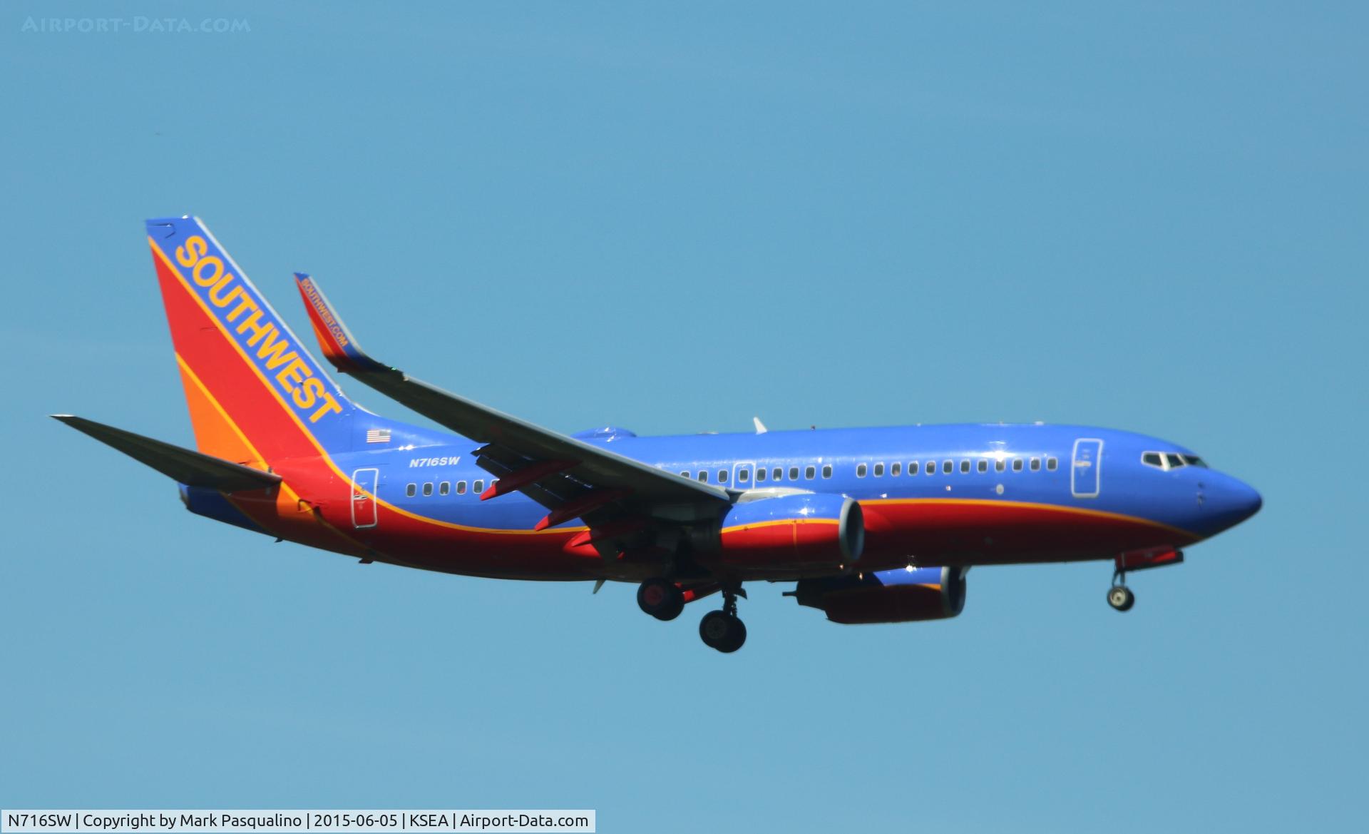 N716SW, 1998 Boeing 737-7H4 C/N 27850, Boeing 737-700