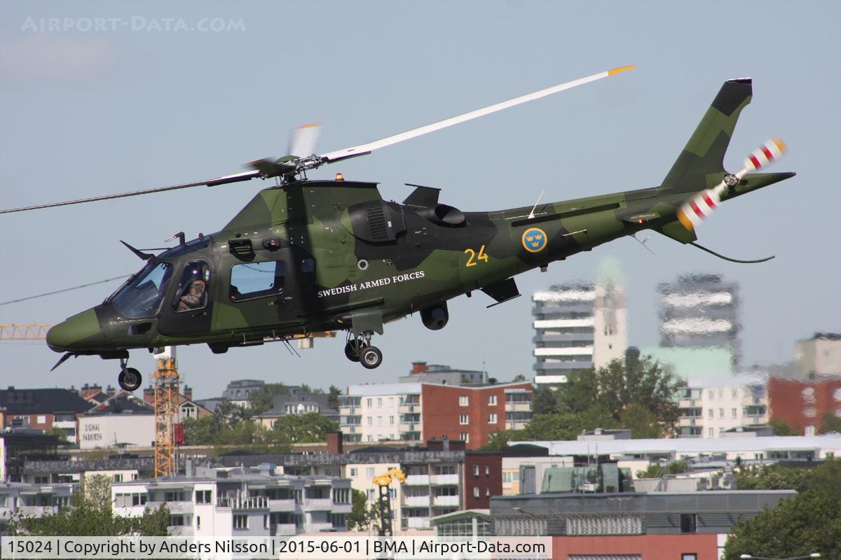 15024, Agusta Hkp15 (A-109E LUH) C/N 13754, Departing runway 30.