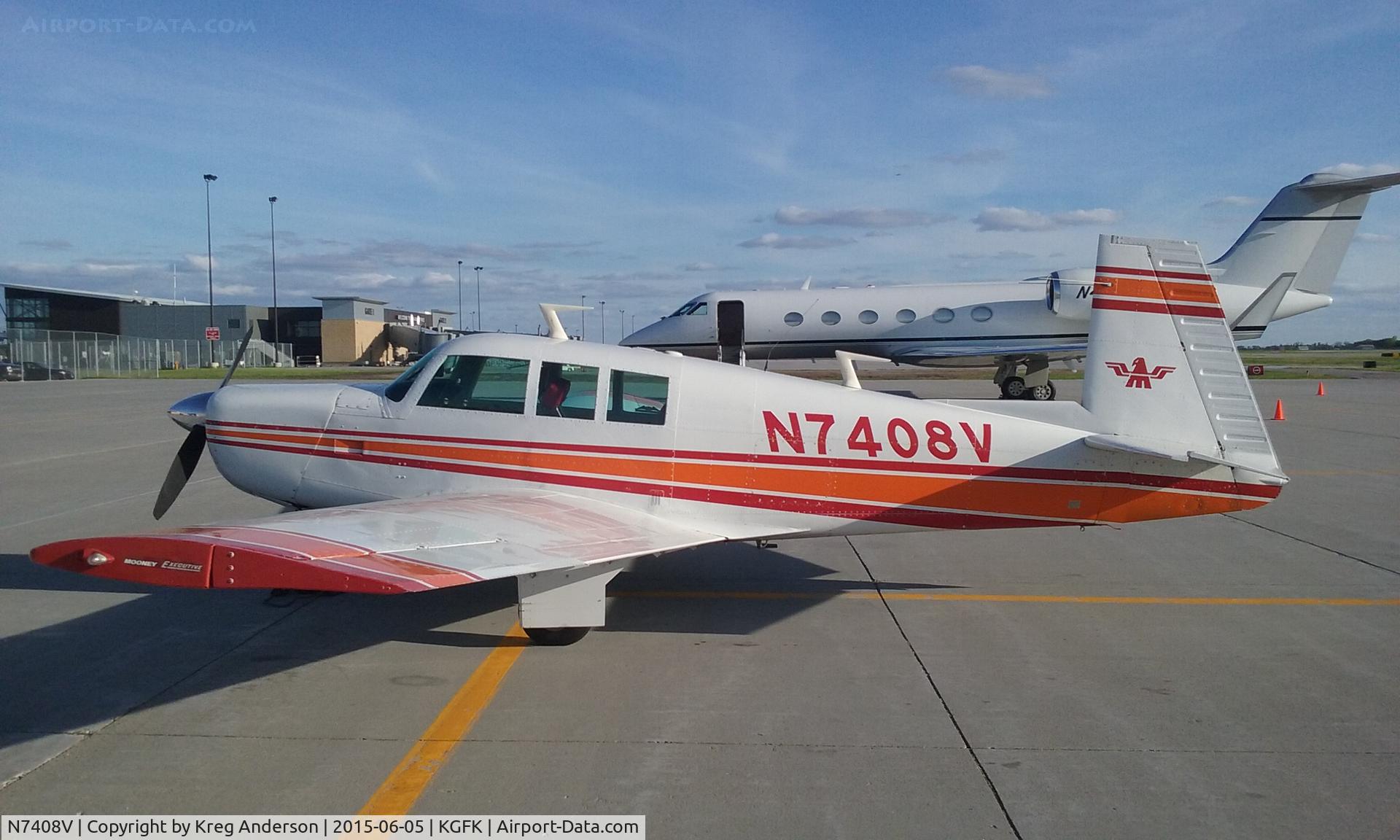 N7408V, 1975 Mooney M20F Executive C/N 22-1201, Mooney M20F on the ramp.